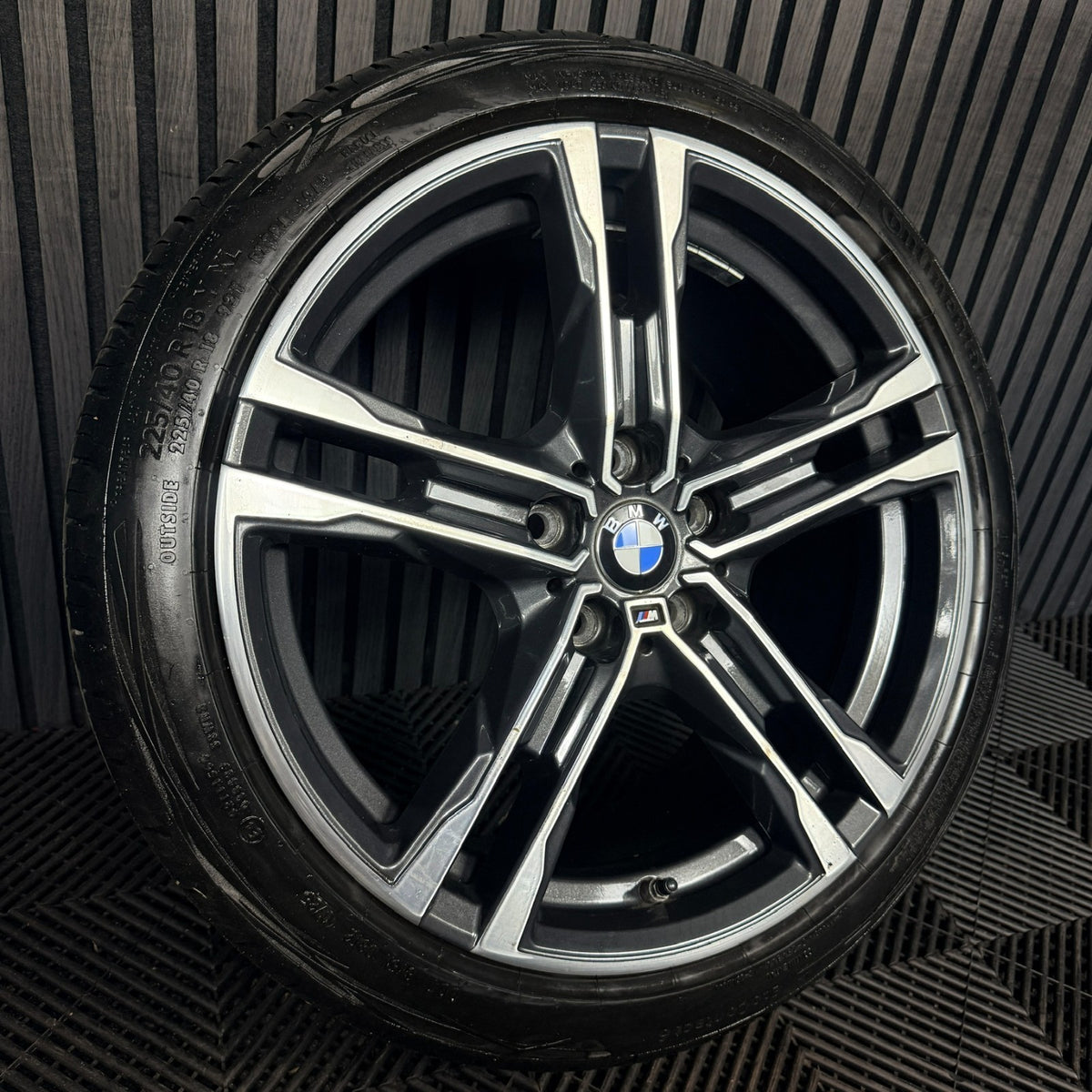1x 18'' BMW 1 Series 819 M Sport 2 F40 F44 Alloy Wheels Tyre 8092352 Genuine OEM