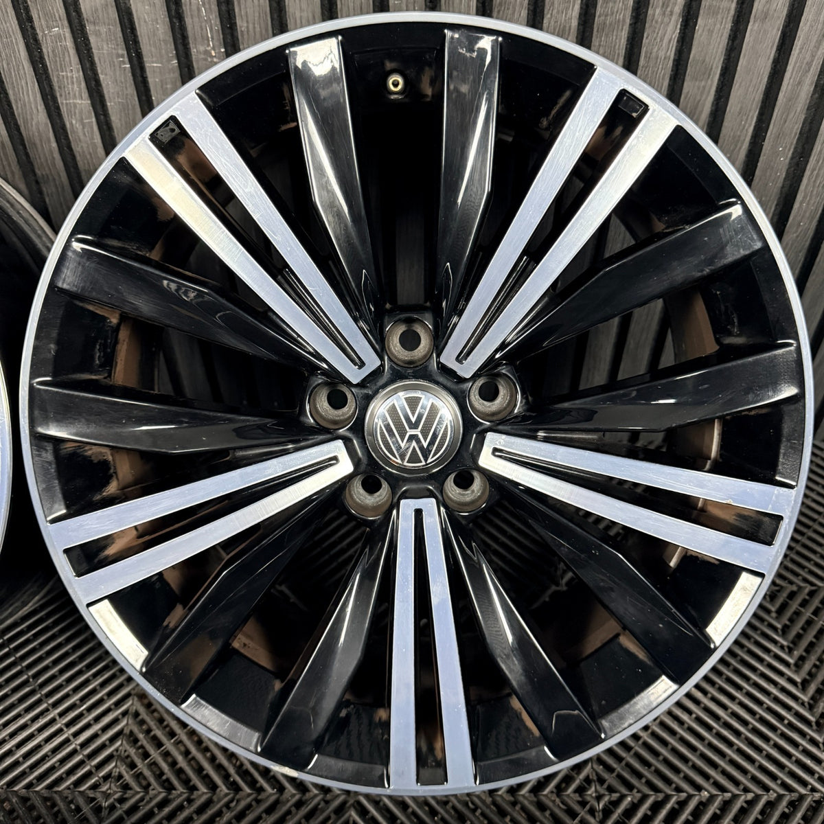 18'' Vw Tiguan Patagonia Mk2 Alloy Wheels Tyres Alloys 5NA601025C Genuine