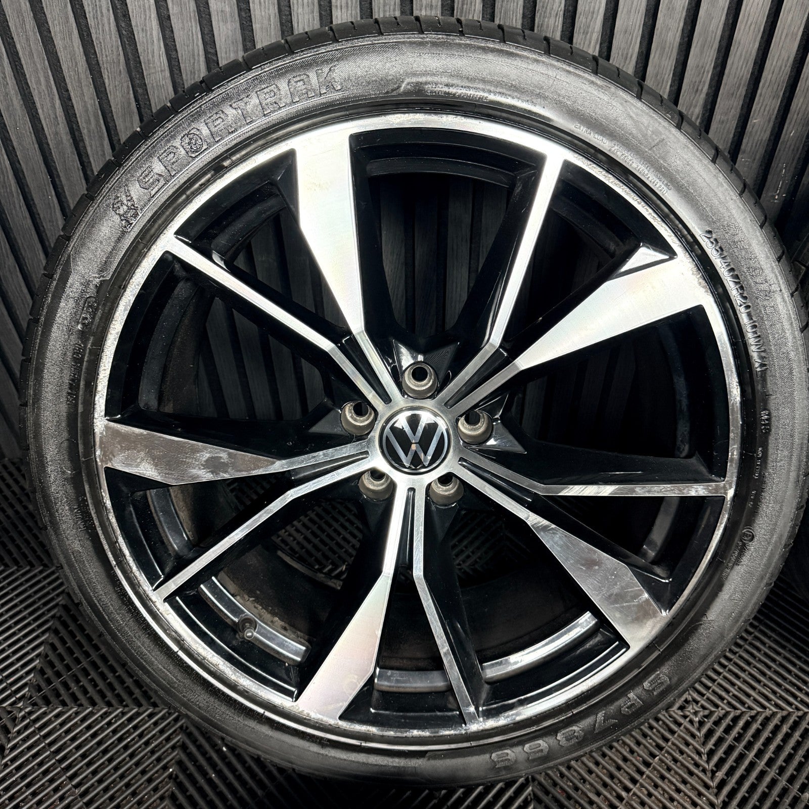 20'' VW Tiguan R Line Misano Alloy Wheels Tyres Alloys 5NA601025AH Genuine