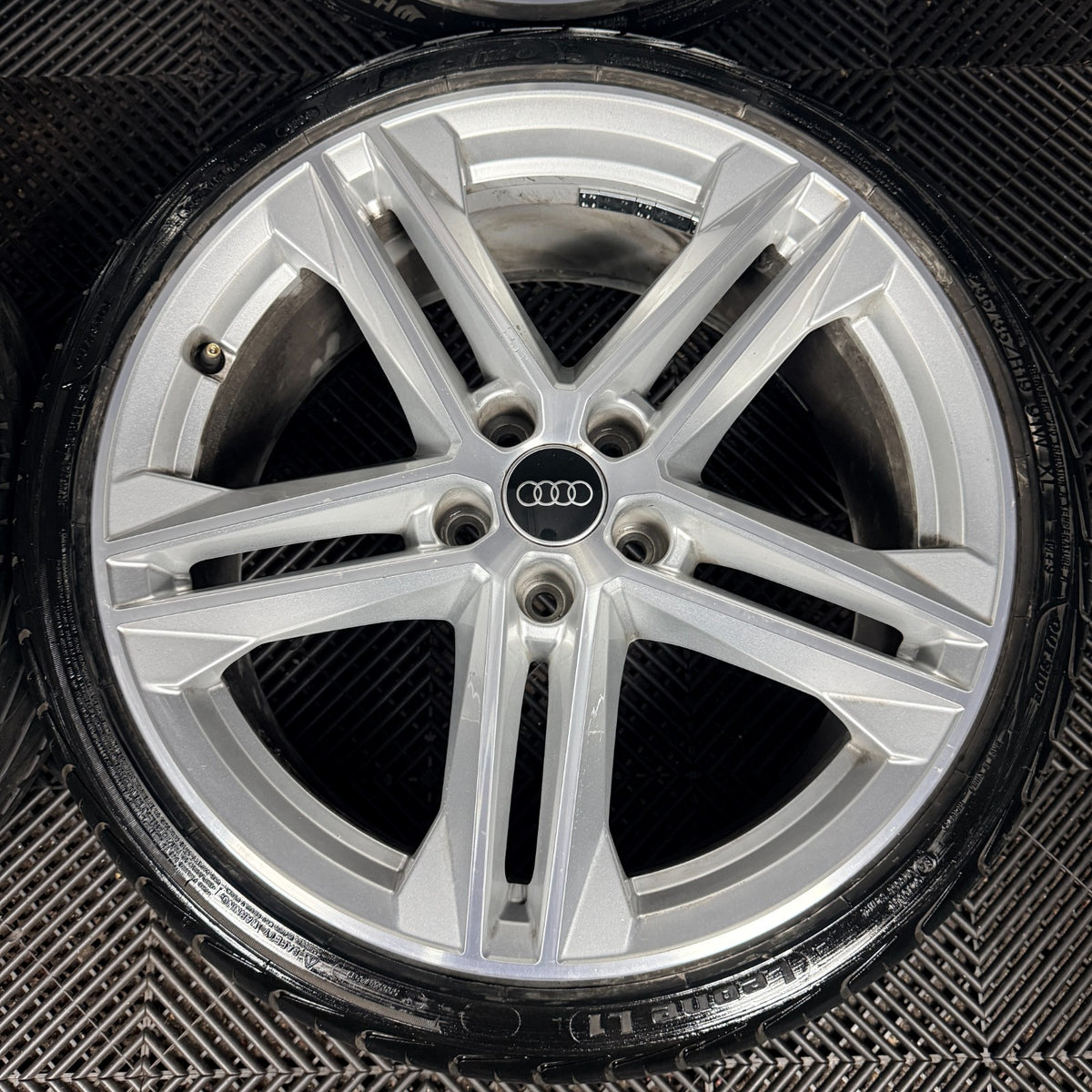 19'' Audi A3 A4 S Line Wheels Alloys Tyres 80A601025G Genuine