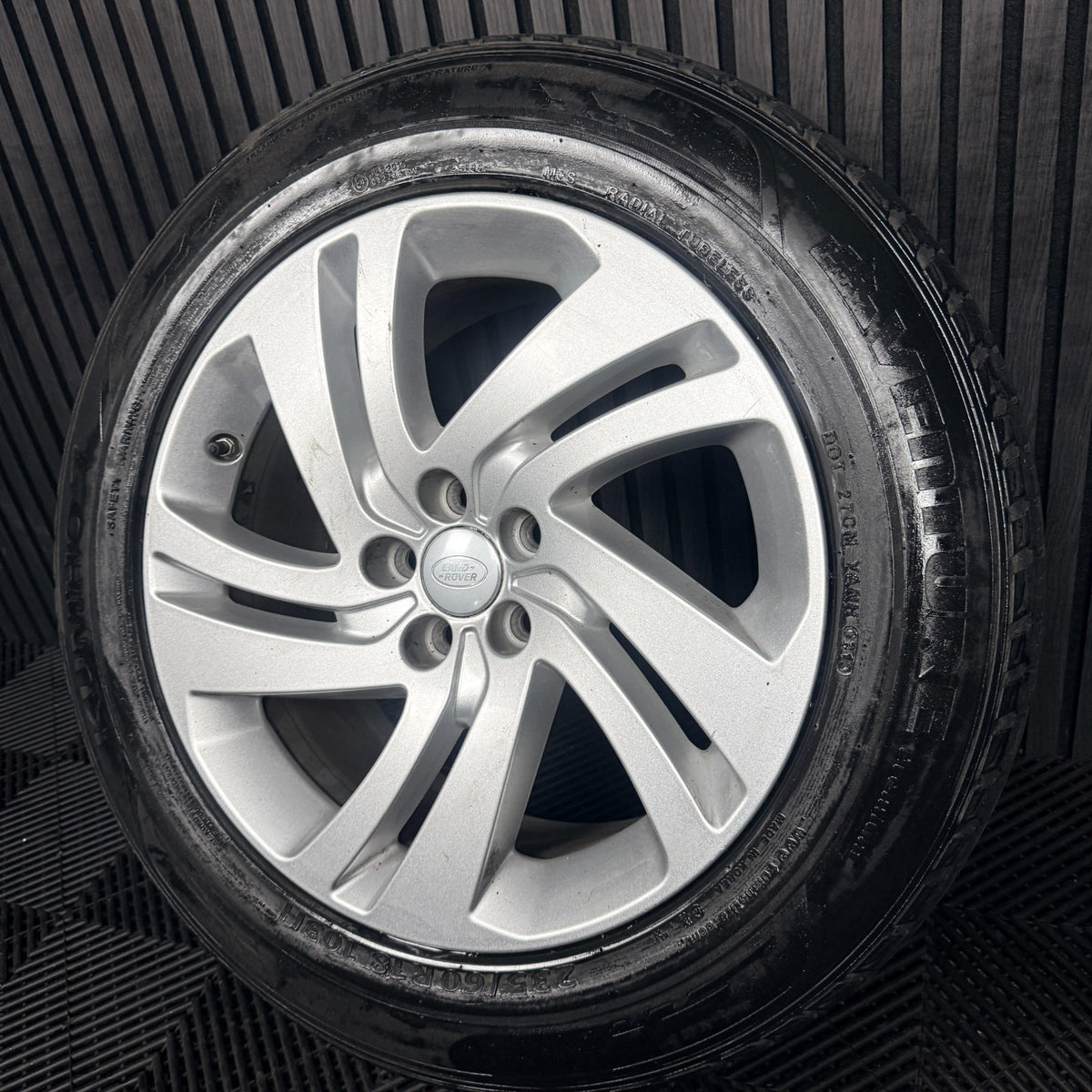 1X 18'' Land Rover Discovery Sport Evoque Alloy Wheel Tyre Genuine KBD2-1007-DA