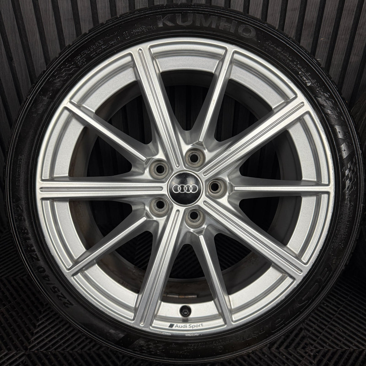 18'' GENUINE AUDI A3 S LINE SILVER S3 ALLOY WHEELS ALLOYS TYRES 8Y0601025M