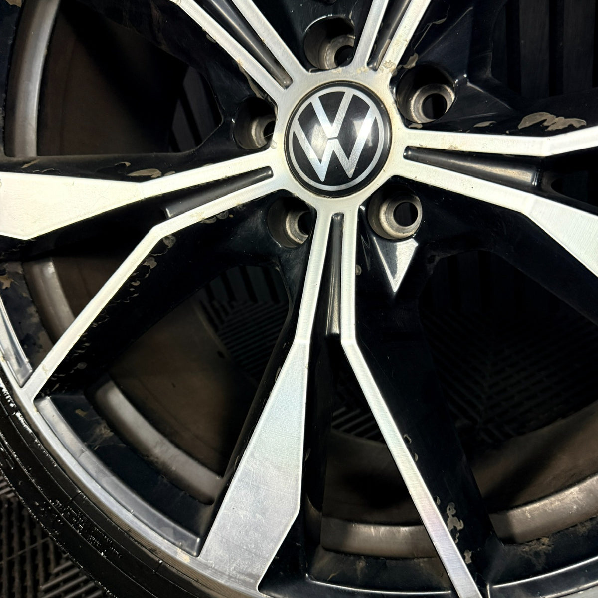 1X 20'' VW Tiguan Misano R Line 5NA601025AH Black DC Alloy Tyre Wheel Genuine