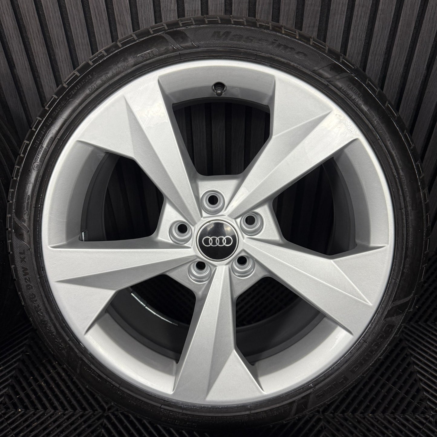 18'' GENUINE AUDI A3 S LINE SILVER ALLOY WHEELS ALLOYS TYRES S3 GOLF 8V0601025J