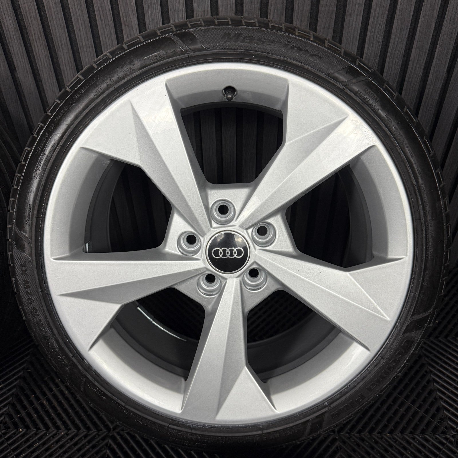 18'' GENUINE AUDI A3 S LINE SILVER ALLOY WHEELS ALLOYS TYRES S3 GOLF 8V0601025J