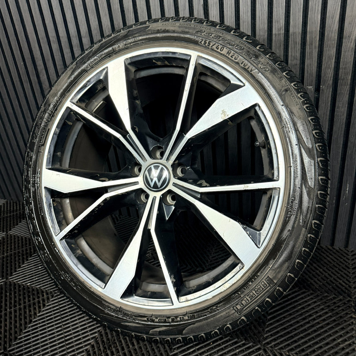 1X 20'' VW Tiguan Misano R Line 5NA601025AH Black DC Alloy Tyre Wheel Genuine