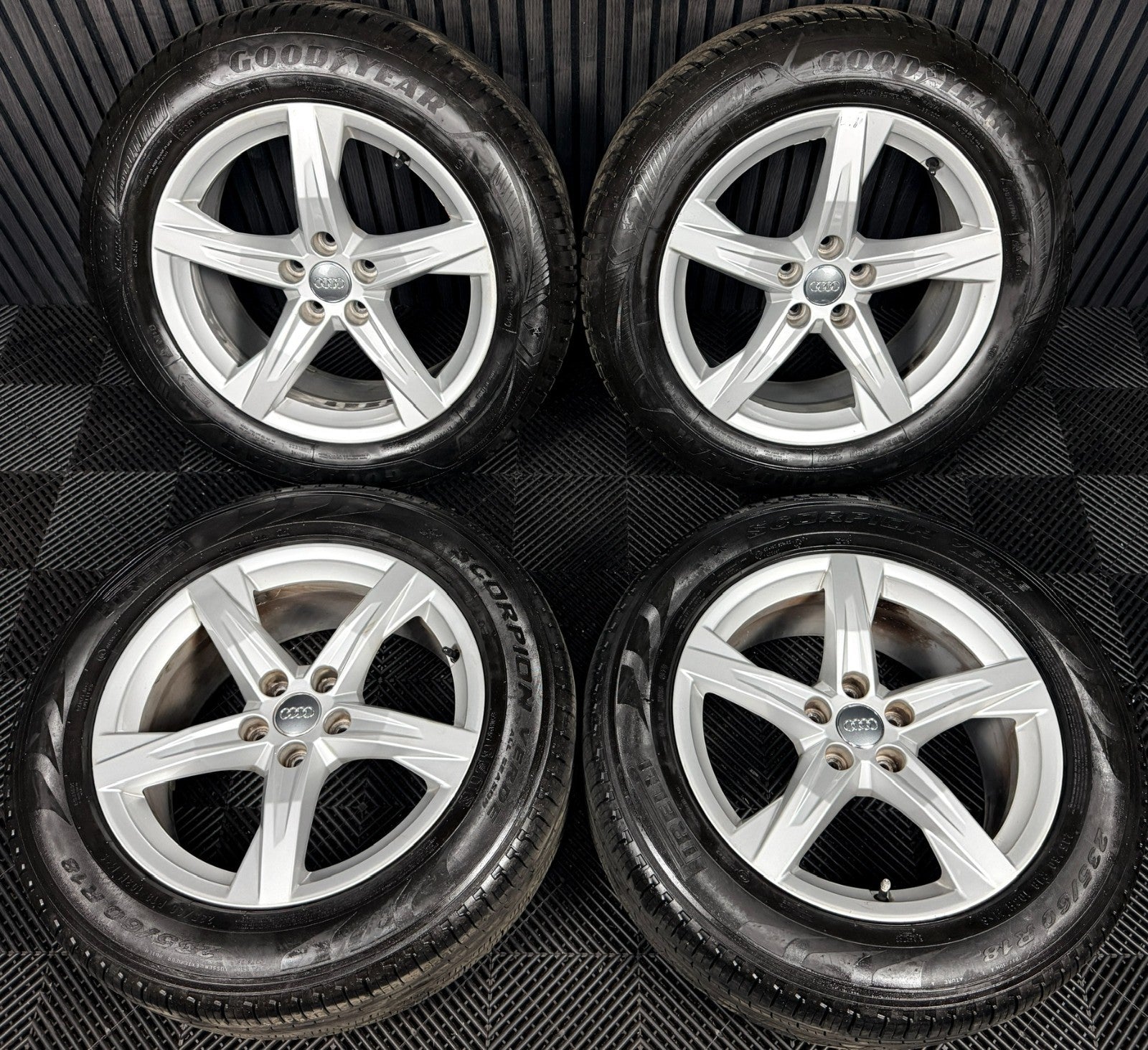 18'' Audi Q5 5 Spoke Alloy Wheel Tyres 80A601025BE Genuine