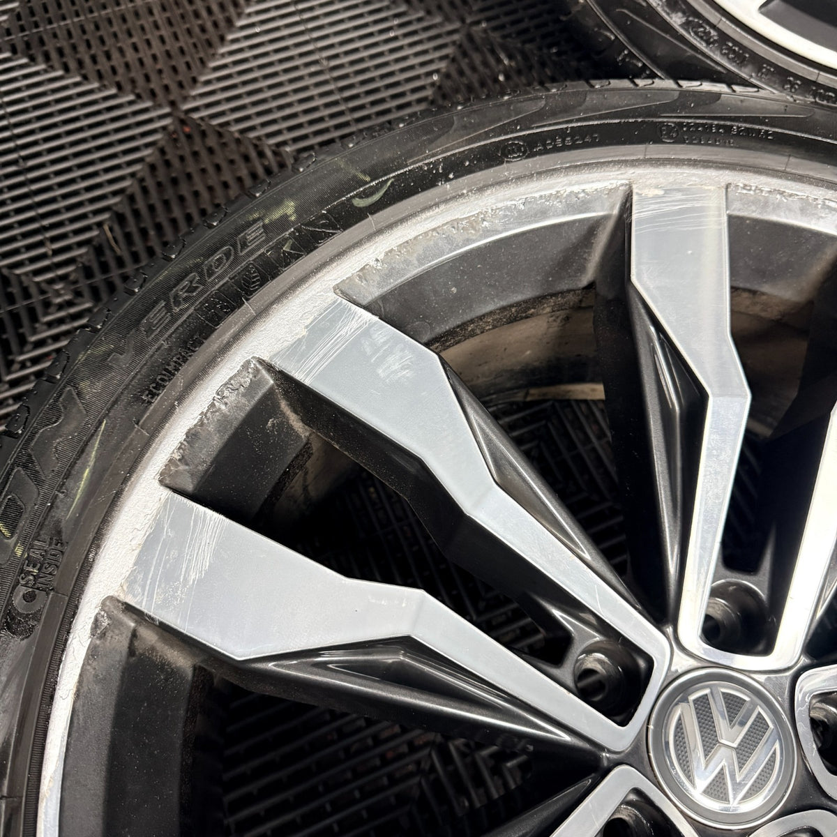 20'' VW Tiguan R Line Suzuka Grey Dc Alloy Wheels Tyre Alloys 5NA601025G Genuine