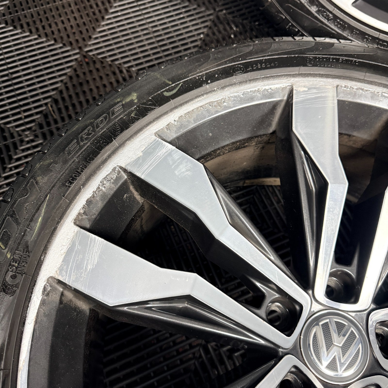 20'' VW Tiguan R Line Suzuka Grey Dc Alloy Wheels Tyre Alloys 5NA601025G Genuine