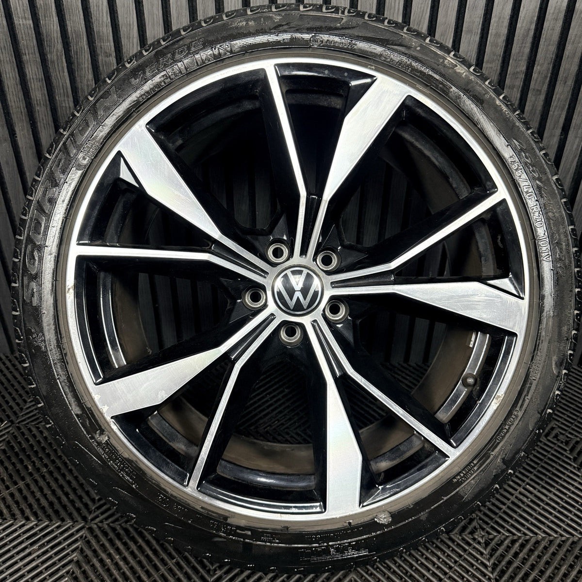 1X 20'' VW Tiguan Misano R Line 5NA601025AH Black DC Alloy Tyre Wheel Genuine