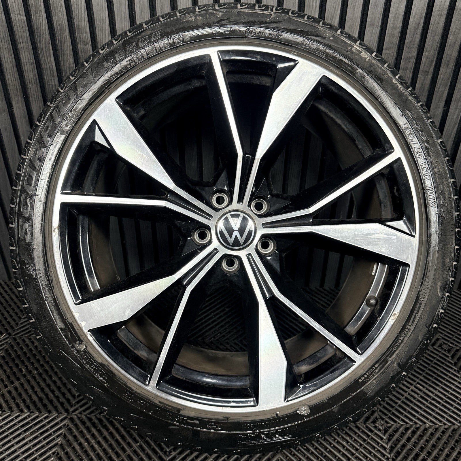 1X 20'' VW Tiguan Misano R Line 5NA601025AH Black DC Alloy Tyre Wheel Genuine