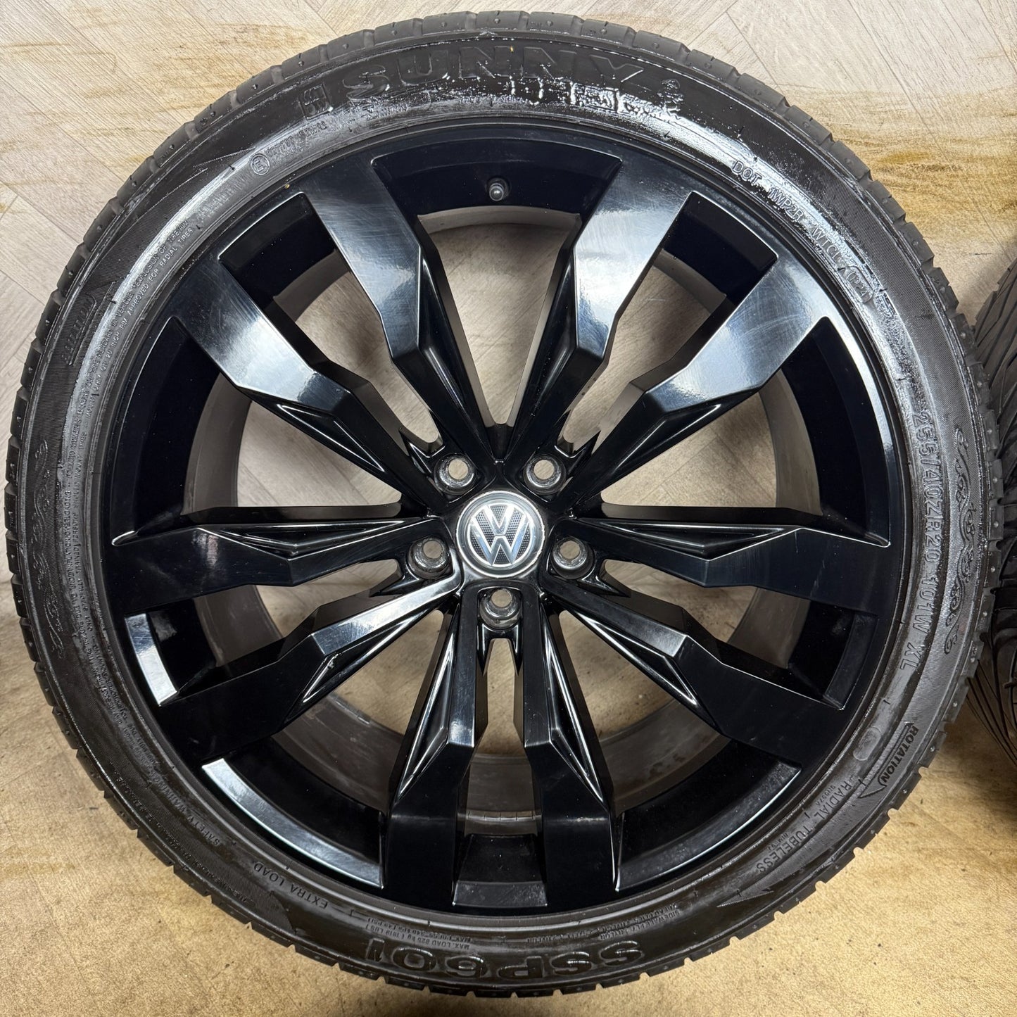 20'' GENUINE VW TIGUAN R LINE SUZUKA BLACK ALLOY WHEELS TYRES ALLOYS 5NA601025G