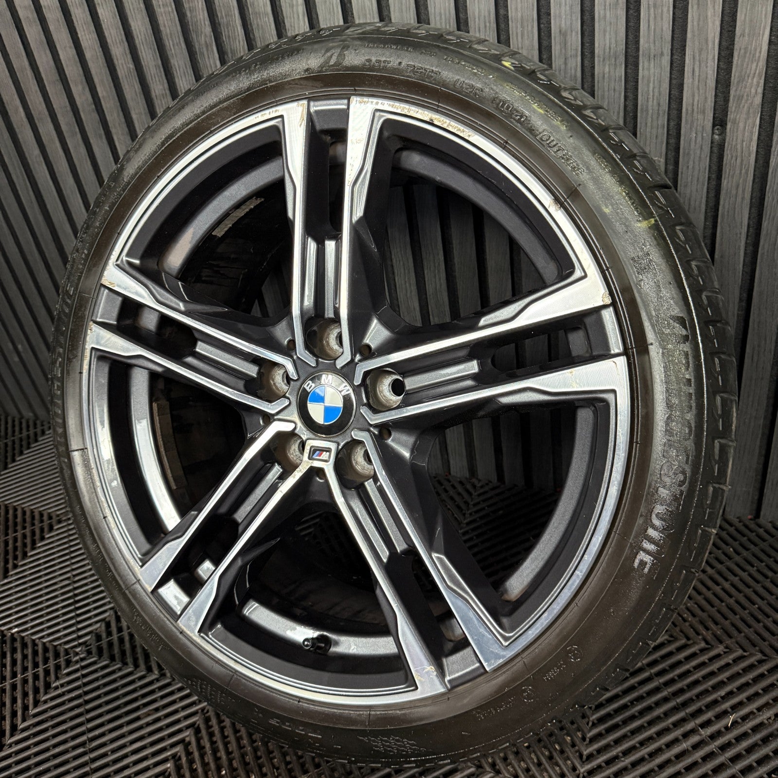 1x 18'' BMW 1 Series 819 M Sport 2 F40 F44 Alloy Wheels Tyre 8092352 Genuine OEM