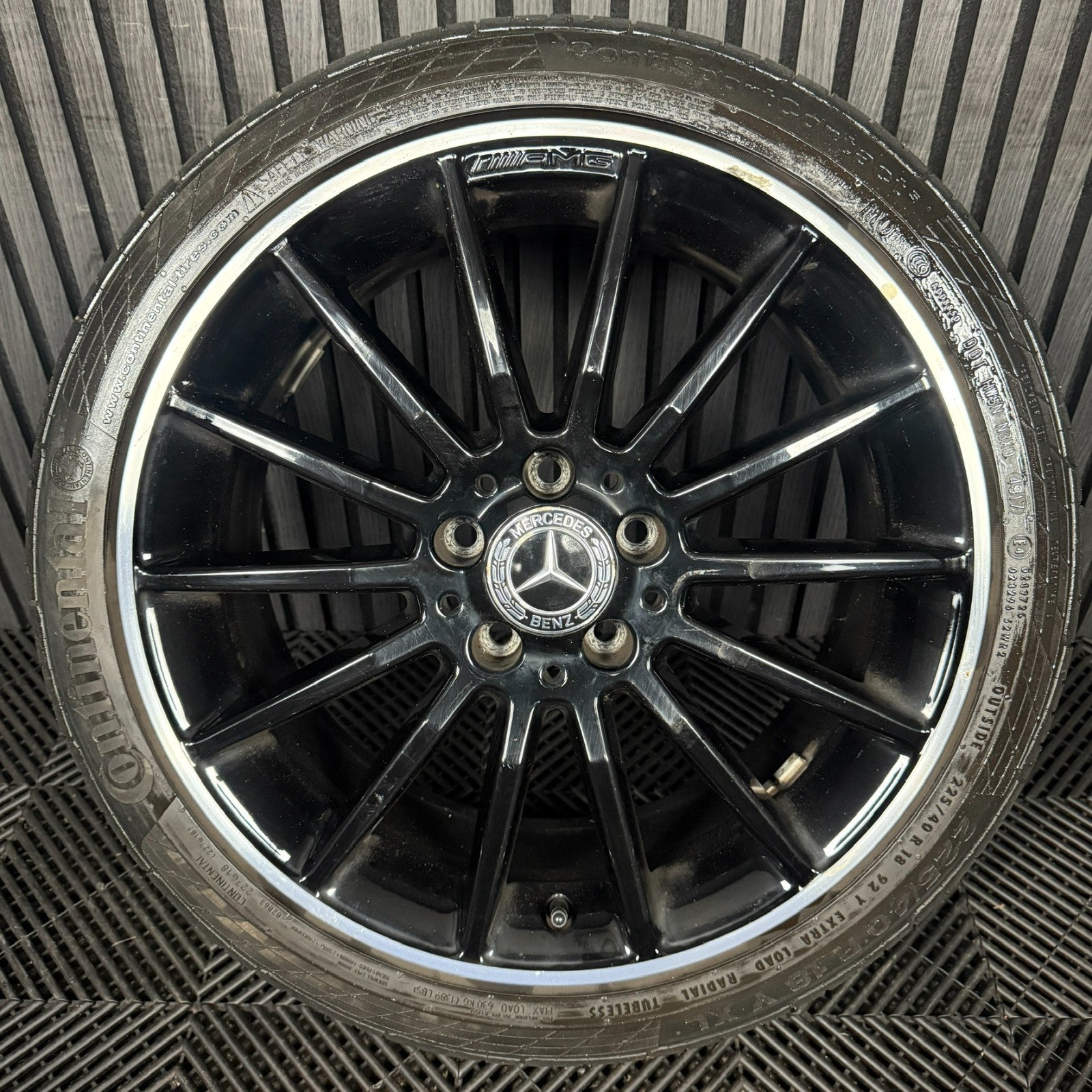 1X 18'' GENUINE AMG MERCEDES A CLASS CLA W176 BLACK ALLOY WHEEL TYRE A1764010200