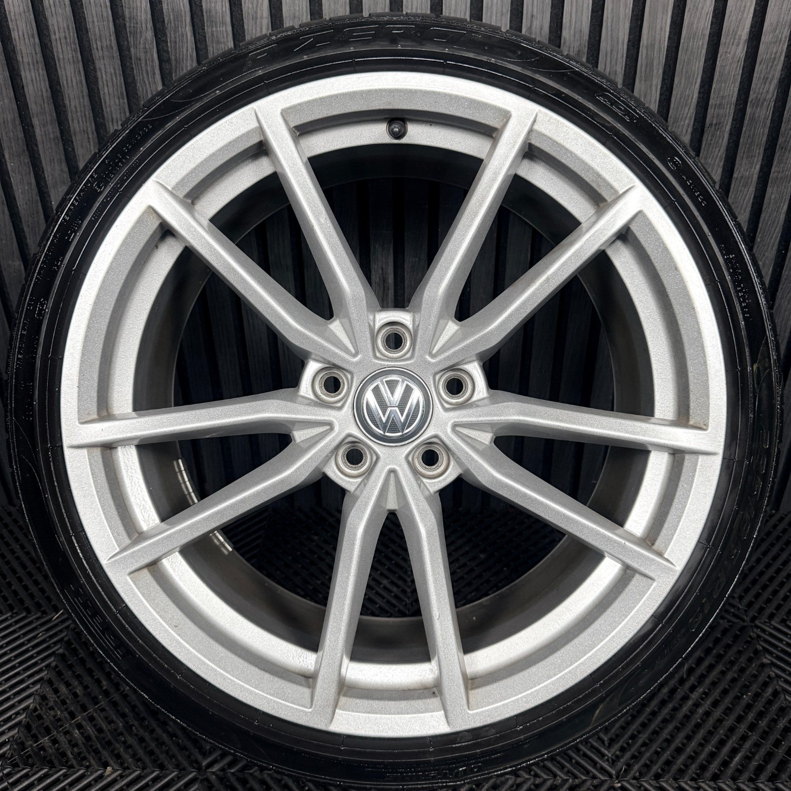 1X 19'' VW Golf R Pretoria Silver GTI MK7 Alloy Wheel Tyre 5G0601025AJ Genuine