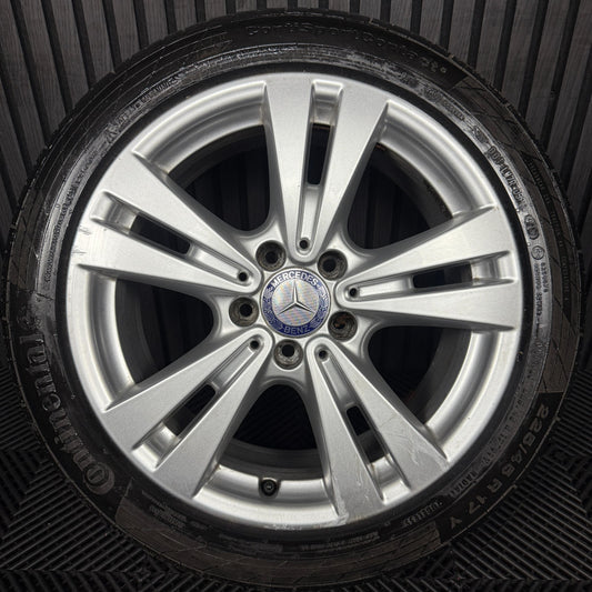 1X 17'' GENUINE MERCEDES A B CLASS CLA SILVER ALLOY WHEEL TYRE A2464011400