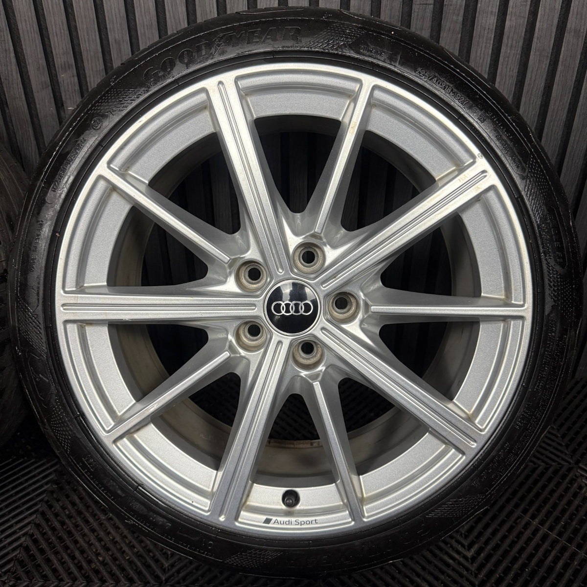 18'' GENUINE AUDI A3 S LINE SILVER S3 ALLOY WHEELS ALLOYS TYRES 8Y0601025M