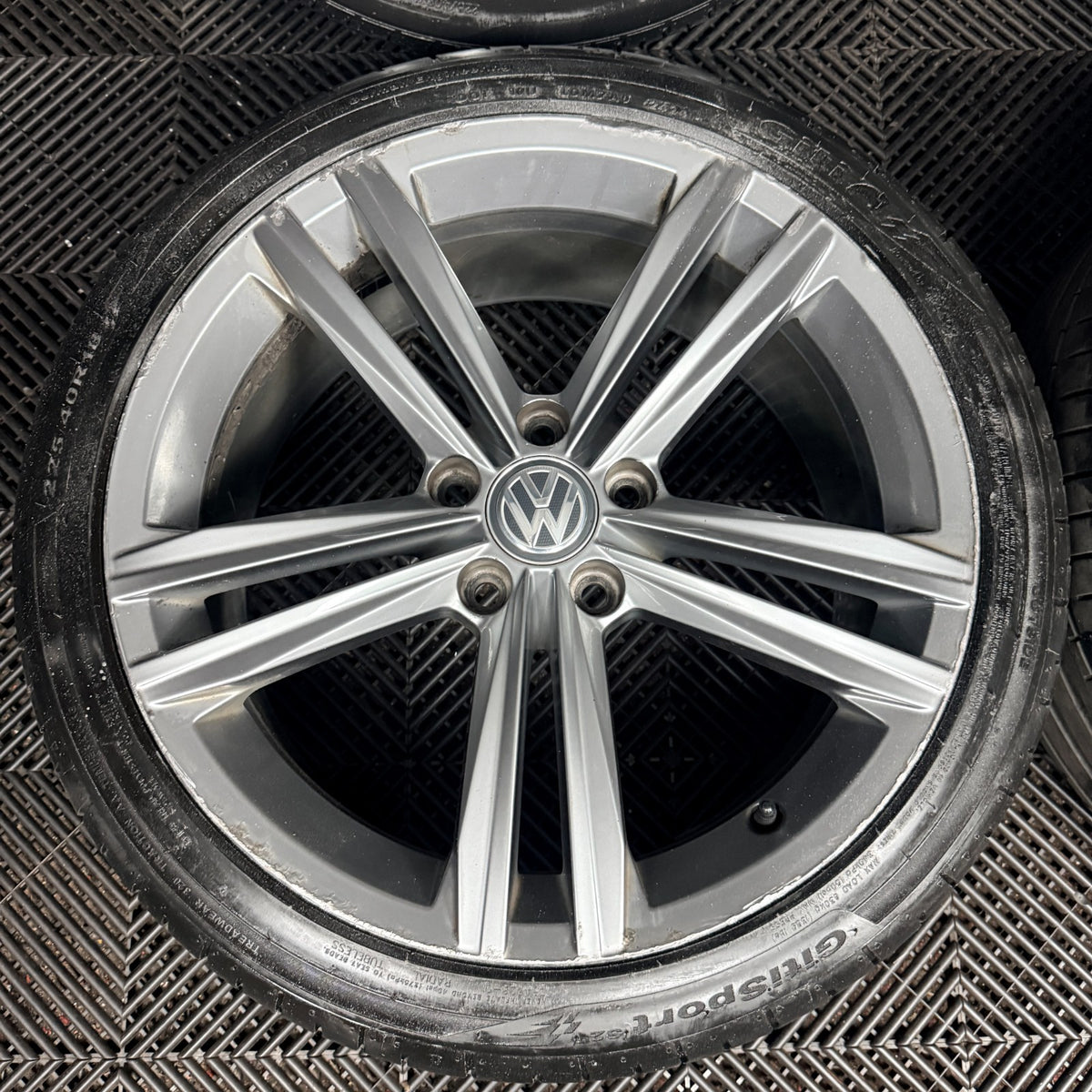 18" VW Golf Sebring GTD GTI GT Mk7 Alloy Wheel Tyres 5G0601025DC Genuine