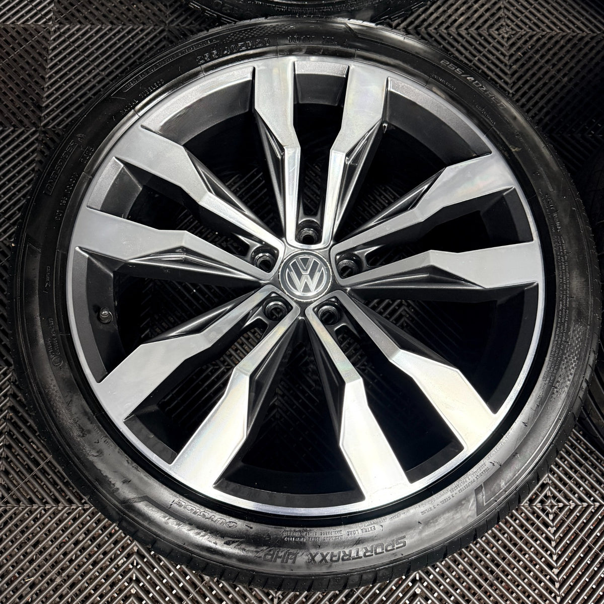 20'' VW Tiguan R Line Suzuka Grey Dc Alloy Wheels Tyre Alloys 5NA601025G Genuine
