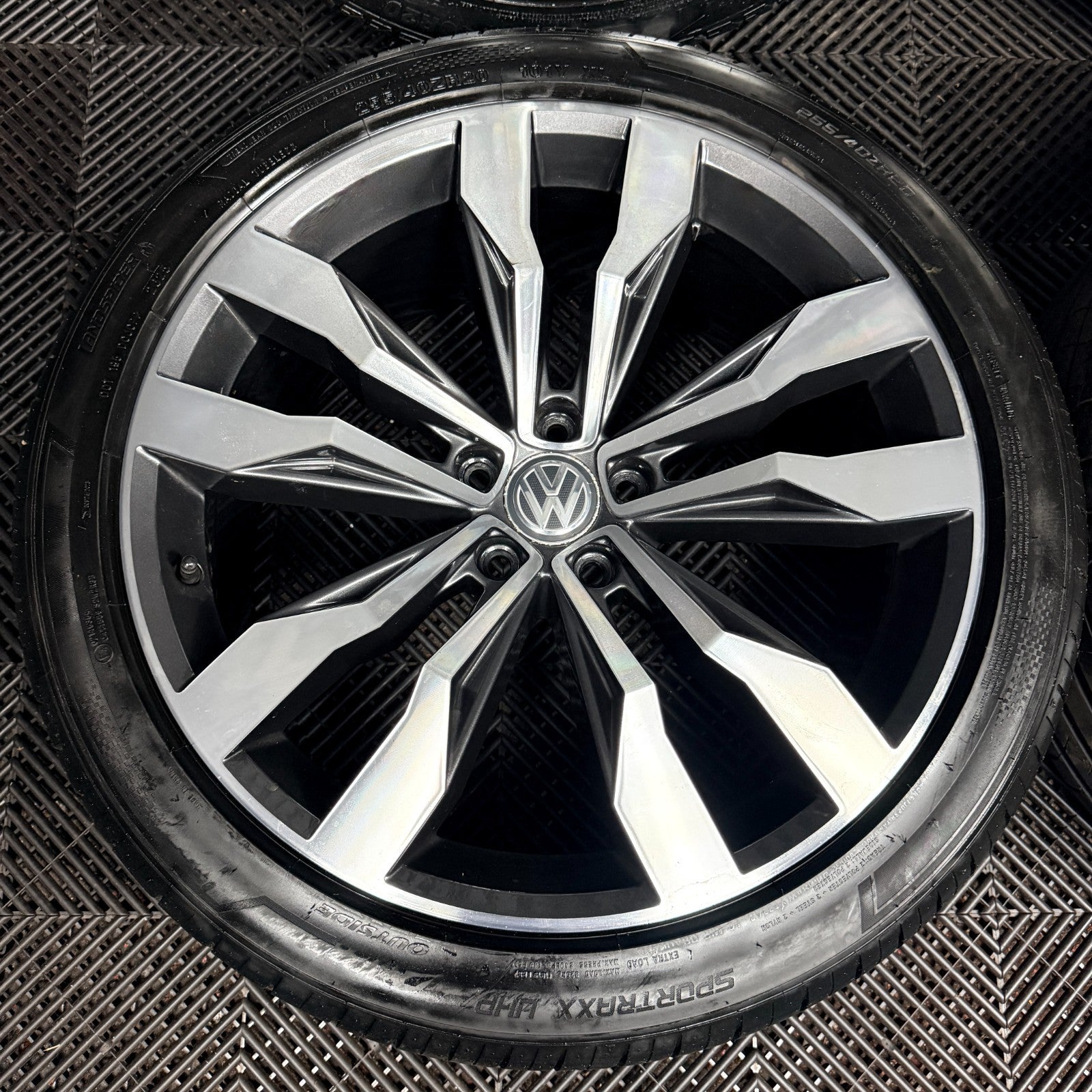 20'' VW Tiguan R Line Suzuka Grey Dc Alloy Wheels Tyre Alloys 5NA601025G Genuine