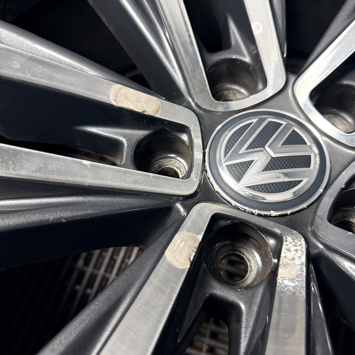 20'' VW Tiguan R Line Suzuka Grey Dc Alloy Wheels Tyre Alloys 5NA601025G Genuine