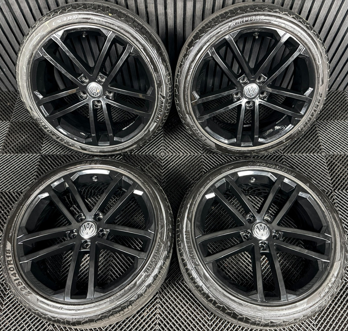 18" VW Golf Nogaro Black GTD GTI GT Mk7 Alloy Wheel Tyres 5G0601025AQ Genuine