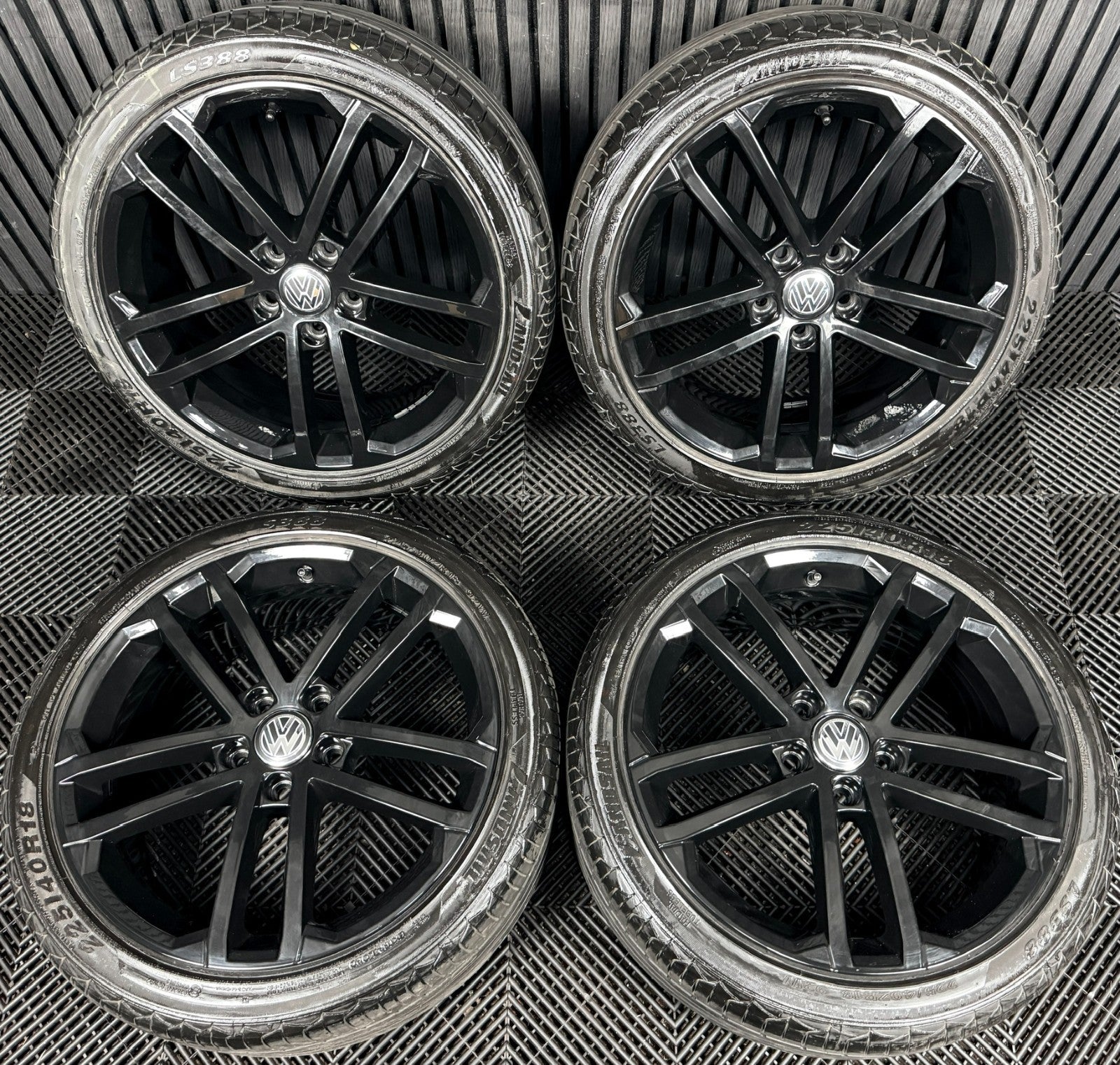 18" VW Golf Nogaro Black GTD GTI GT Mk7 Alloy Wheel Tyres 5G0601025AQ Genuine