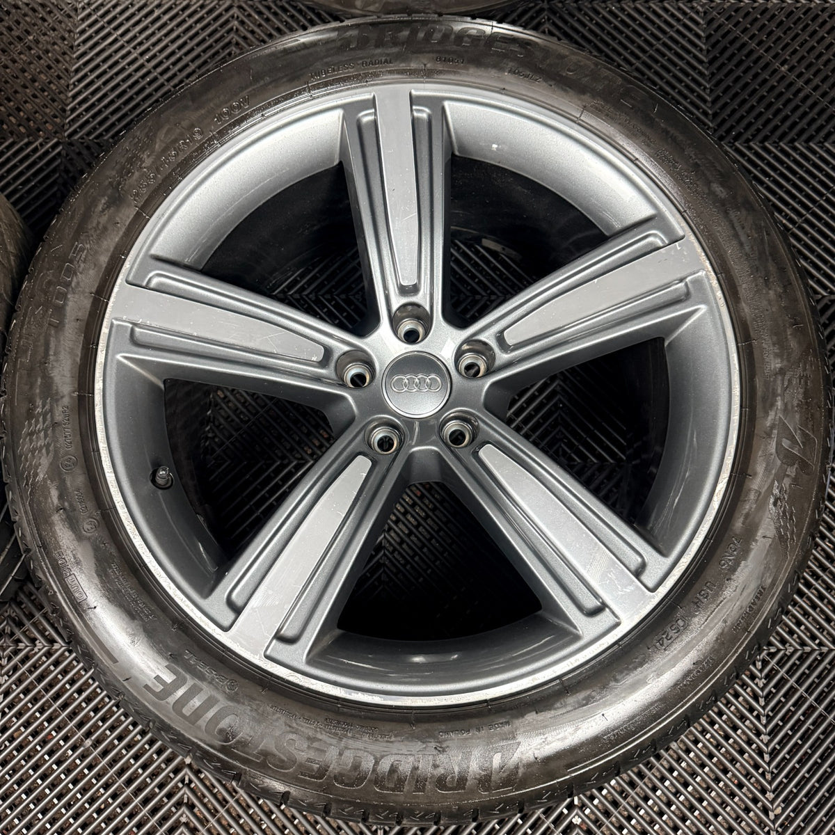 19’’ Audi A8 Grey DC 5 Spoke D5 4n Alloy Wheels Tyres 4N0601025N Genuine