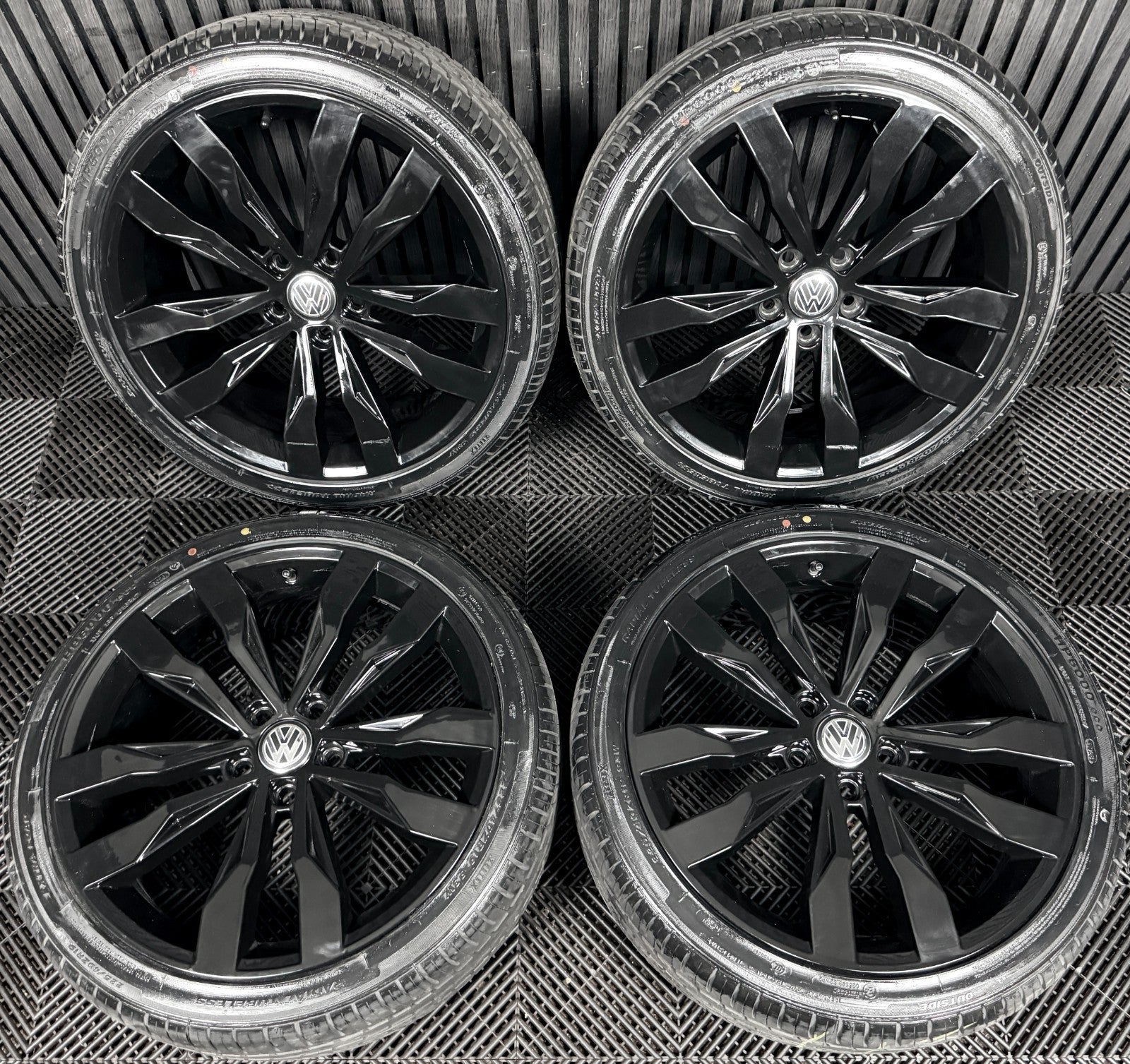 19" VW T-Roc R Line Suzuka Black Alloy Wheels Tyres Alloys 2GA601025AE Genuine