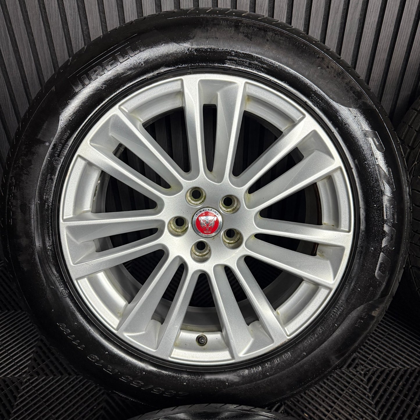 19'' GENUINE JAGUAR F PACE SILVER 7 DOUBLE SPOKE ALLOY WHEELS TYRES HK83-1007-DA