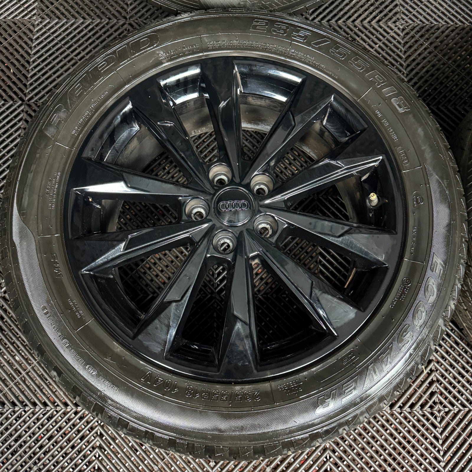 18'' GENUINE AUDI Q3 10 SPOKE ALLOY WHEELS TYRE ALLOYS 83A601025G
