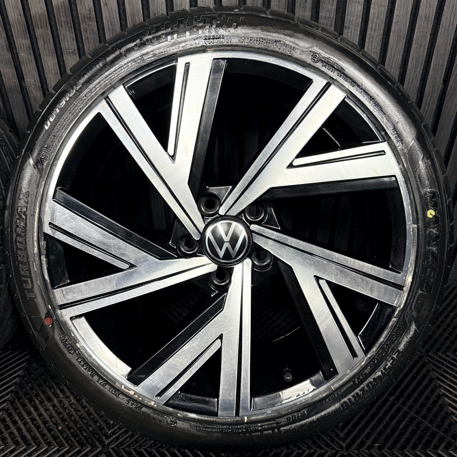 18" VW Golf GTD Mk8 R Line GT GTI Bergamo Wheels Tyres Alloys 5H0601025M Genuine