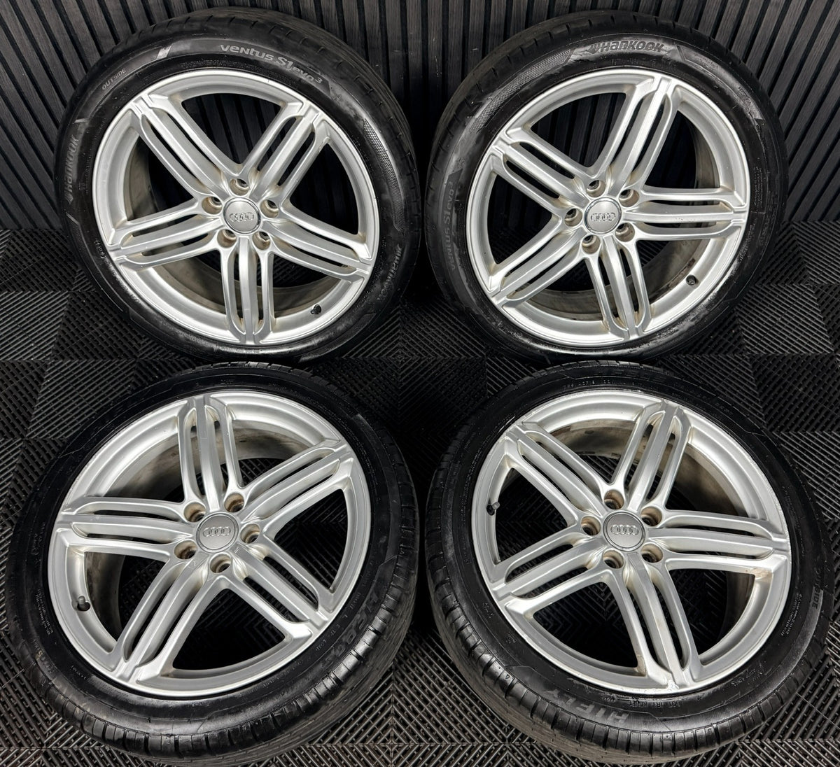 19'' Audi Q3 S Line 5 Triple Segment Wheels Tyres Alloys 8U0601025AC Genuine