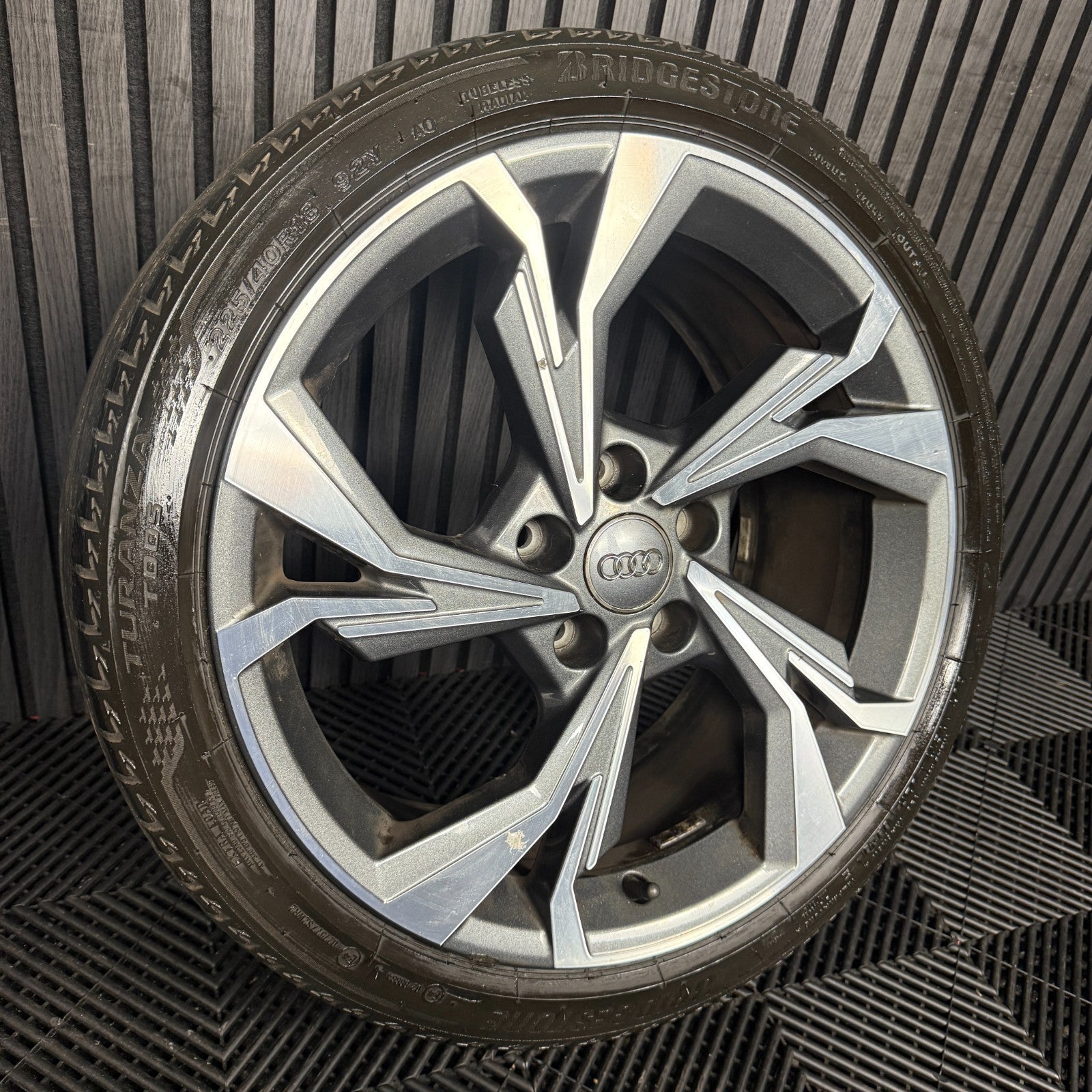 1X 18'' GENUINE AUDI A3 GREY DC ALLOY WHEEL TYRE 8Y0601025H SINGLE SPARE