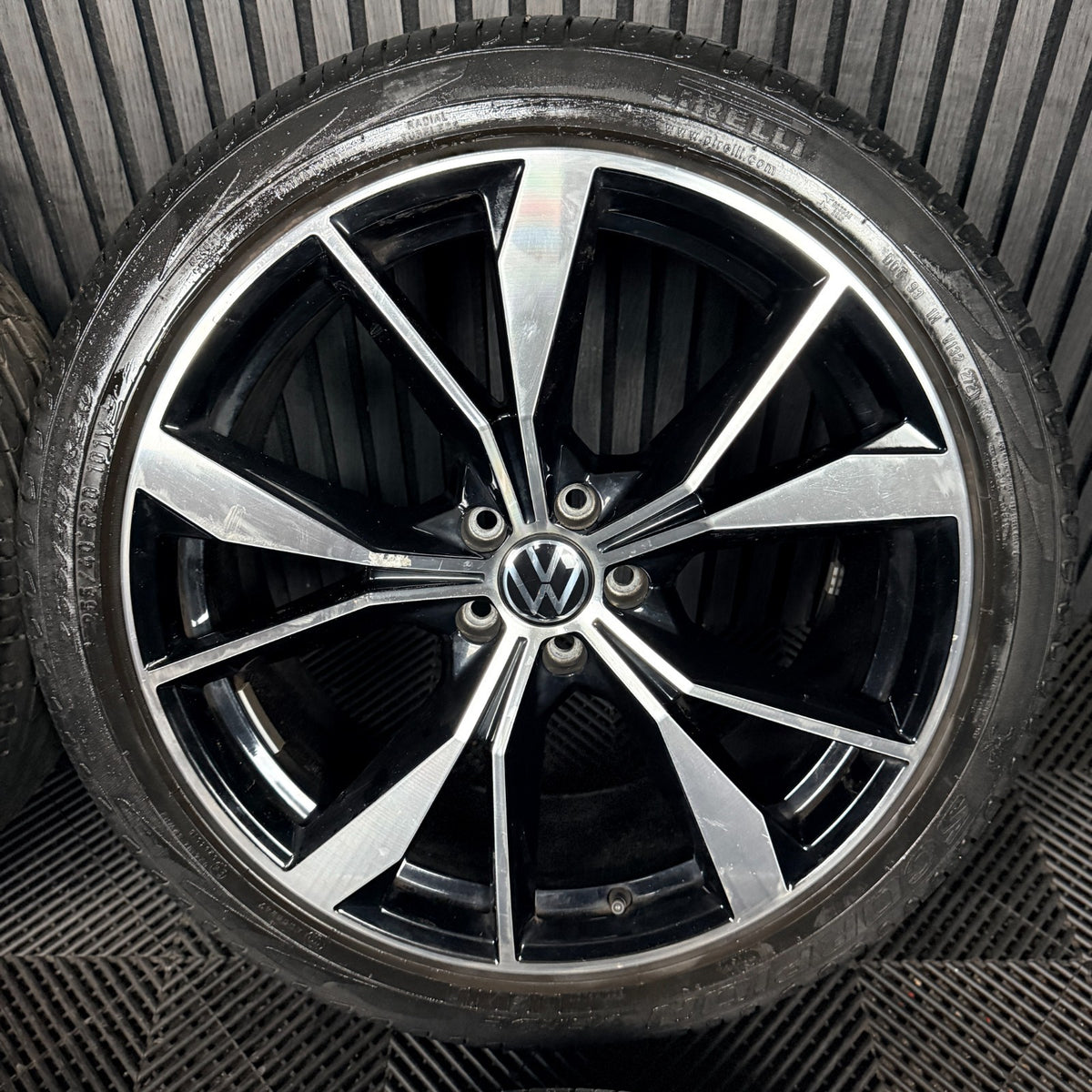 20'' VW Tiguan R Line Misano Alloy Wheels Tyres Alloys 5NA601025AH Genuine
