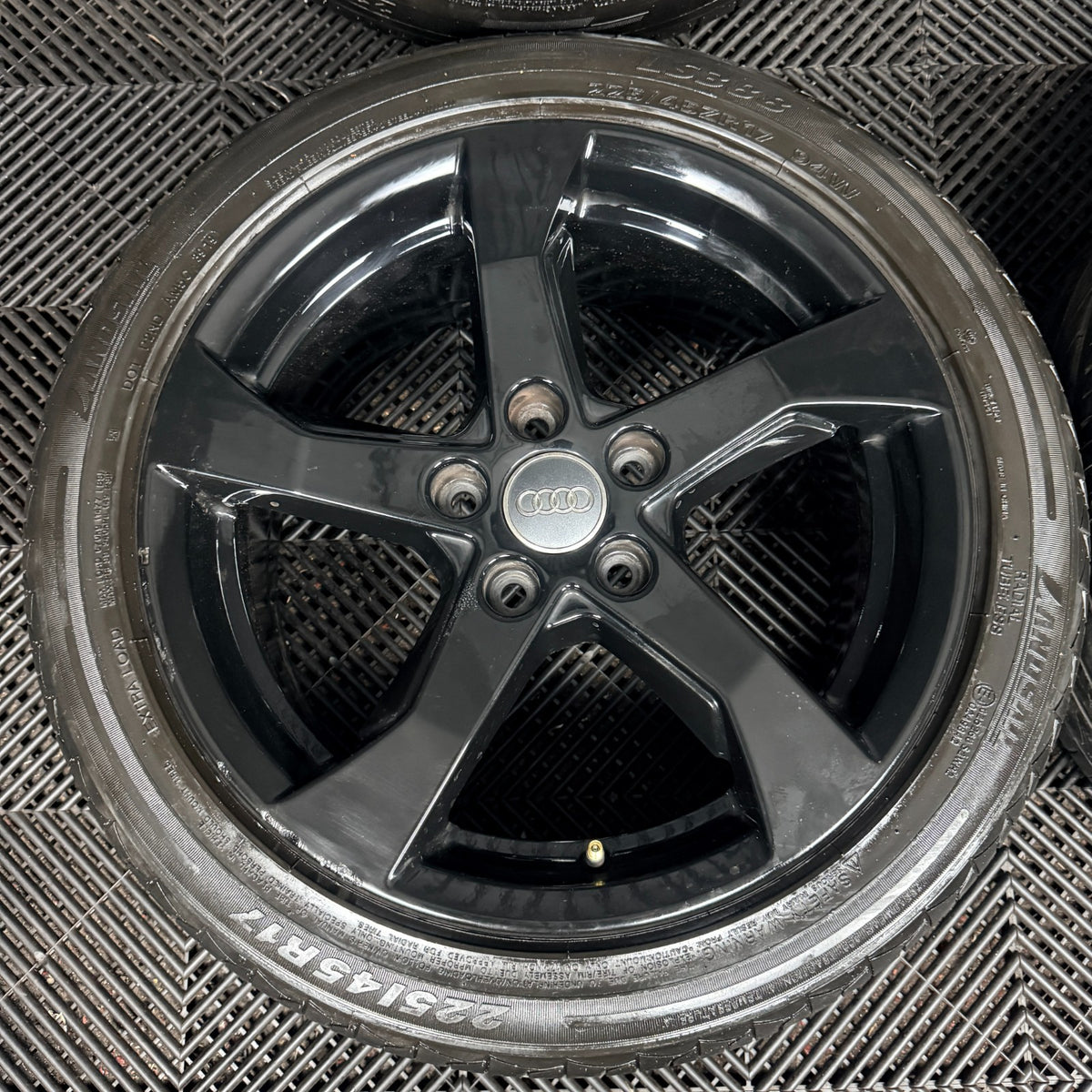 17'' Audi A3 Silver Sport 5 Spoke Black Wheels Alloys Tyres 8V0601025CT Genuine