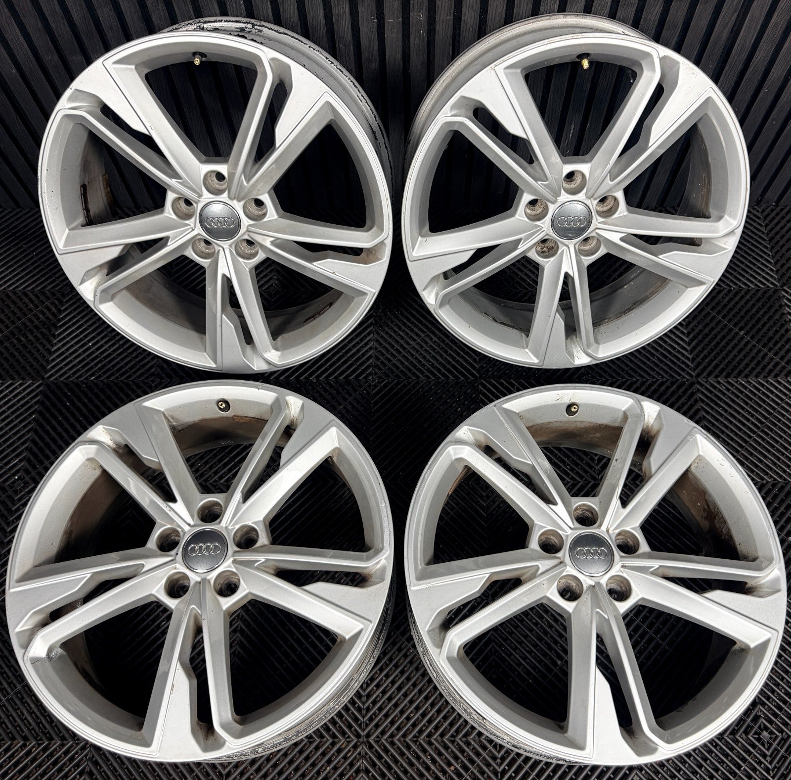 19'' Audi Q3 S Line 5 Double Spoke Alloy Wheels Alloys 83A601025M Genuine