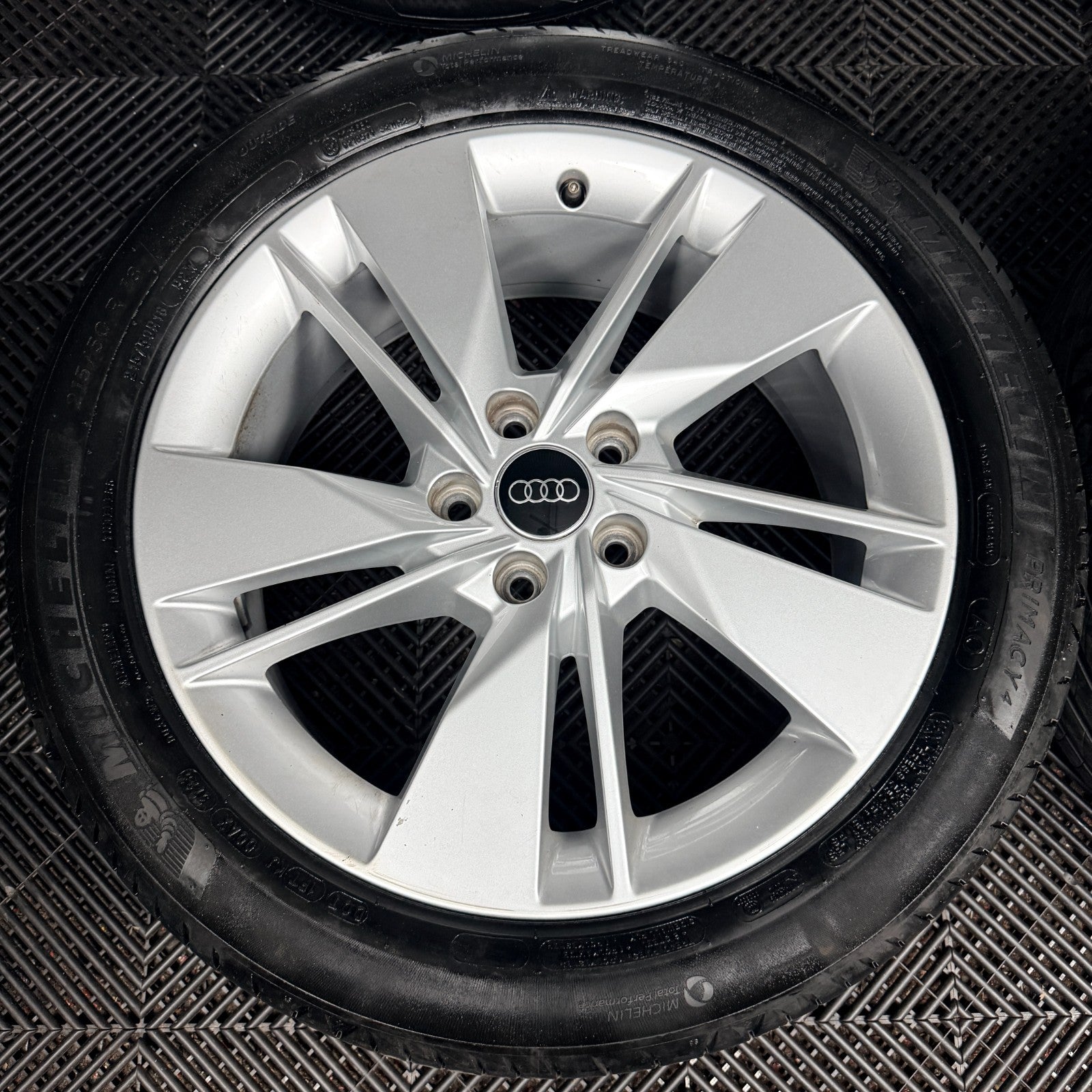 18'' Audi Q2 S Line Alloy Wheels Tyres Alloys 81A601025AL Genuine