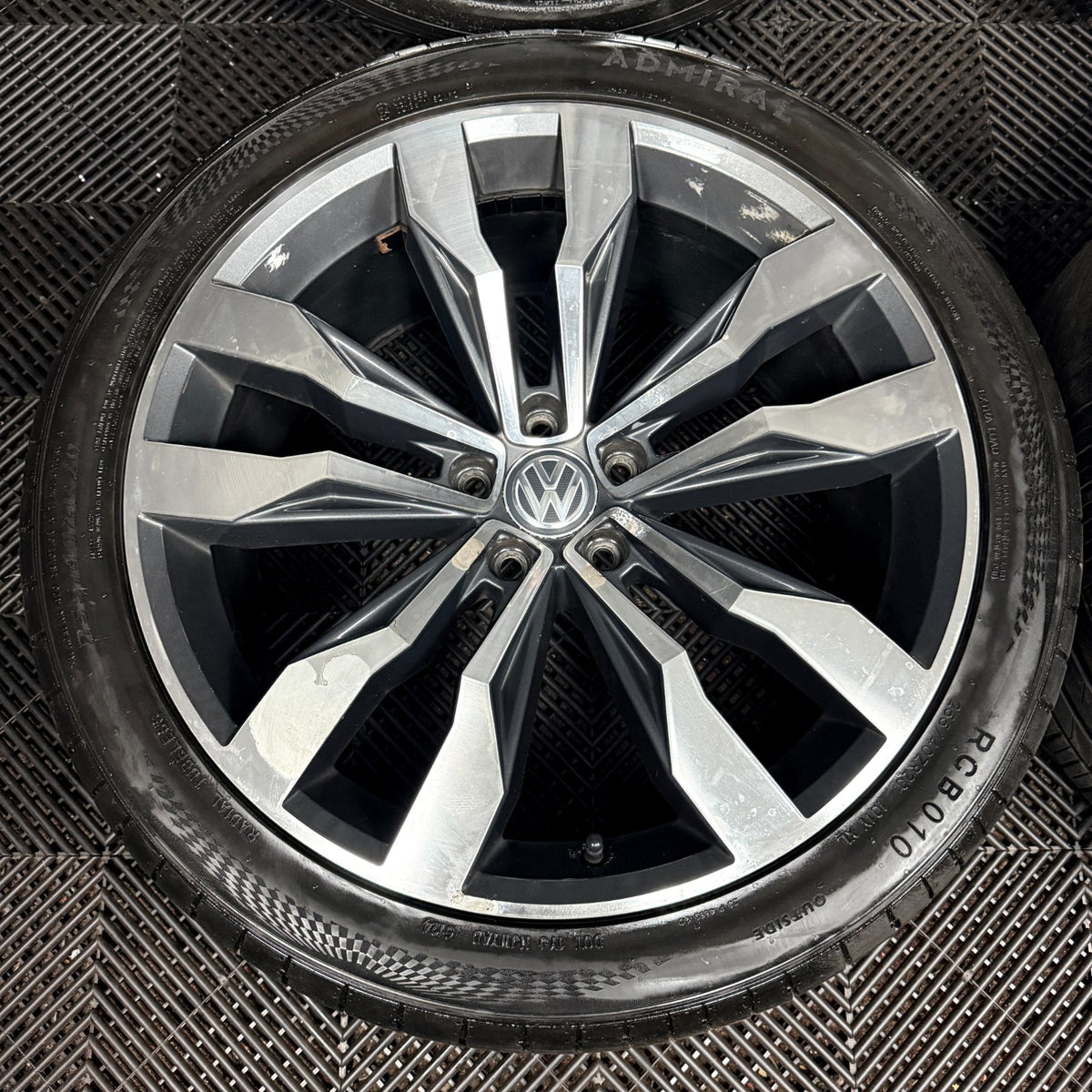 20'' VW Tiguan R Line Suzuka Grey Dc Alloy Wheels Tyre Alloys 5NA601025G Genuine