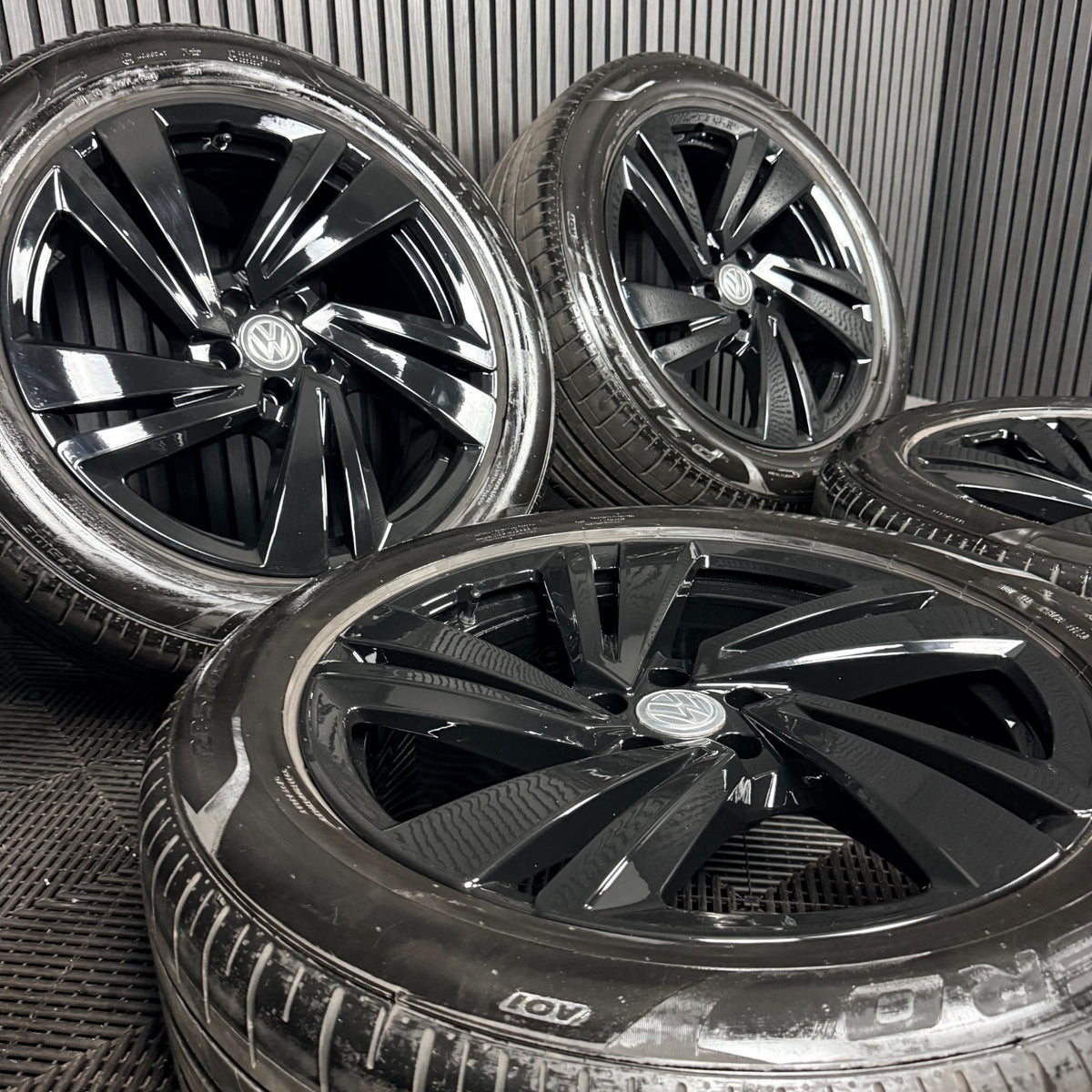 20'' VW Touareg Nevada Black Alloy Wheels Alloys Tyres Q7 760601025S Genuine
