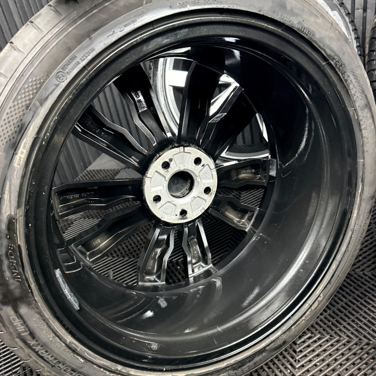 20'' VW Tiguan R Line Suzuka Grey Dc Alloy Wheels Tyre Alloys 5NA601025G Genuine