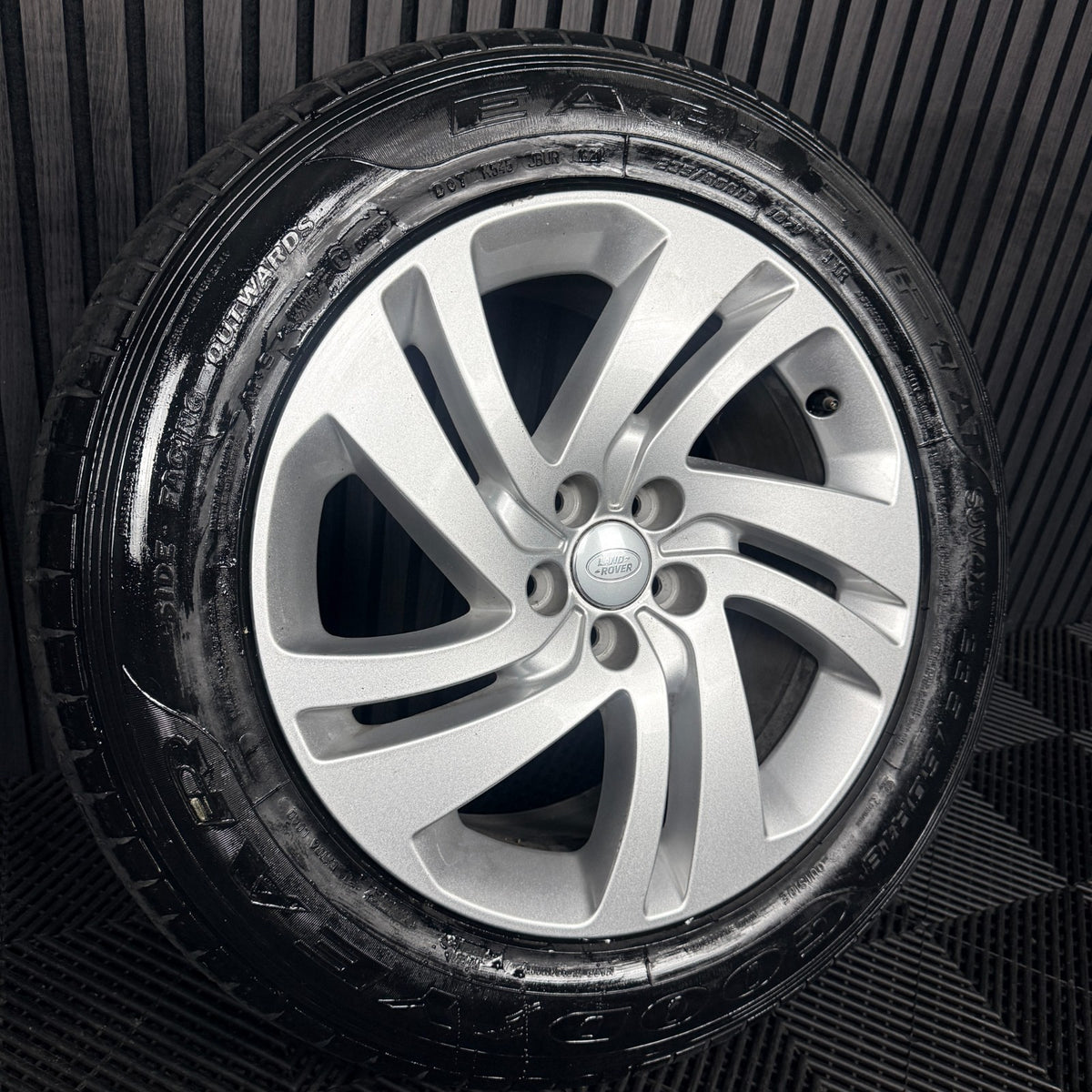 1X 18'' Land Rover Discovery Sport Evoque Alloy Wheel Tyre Genuine KBD2-1007-DA