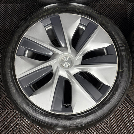 19'' GENUINE TESLA MODEL Y SILVER WITH CAPS ALLOYS WHEELS 1188222-00-B