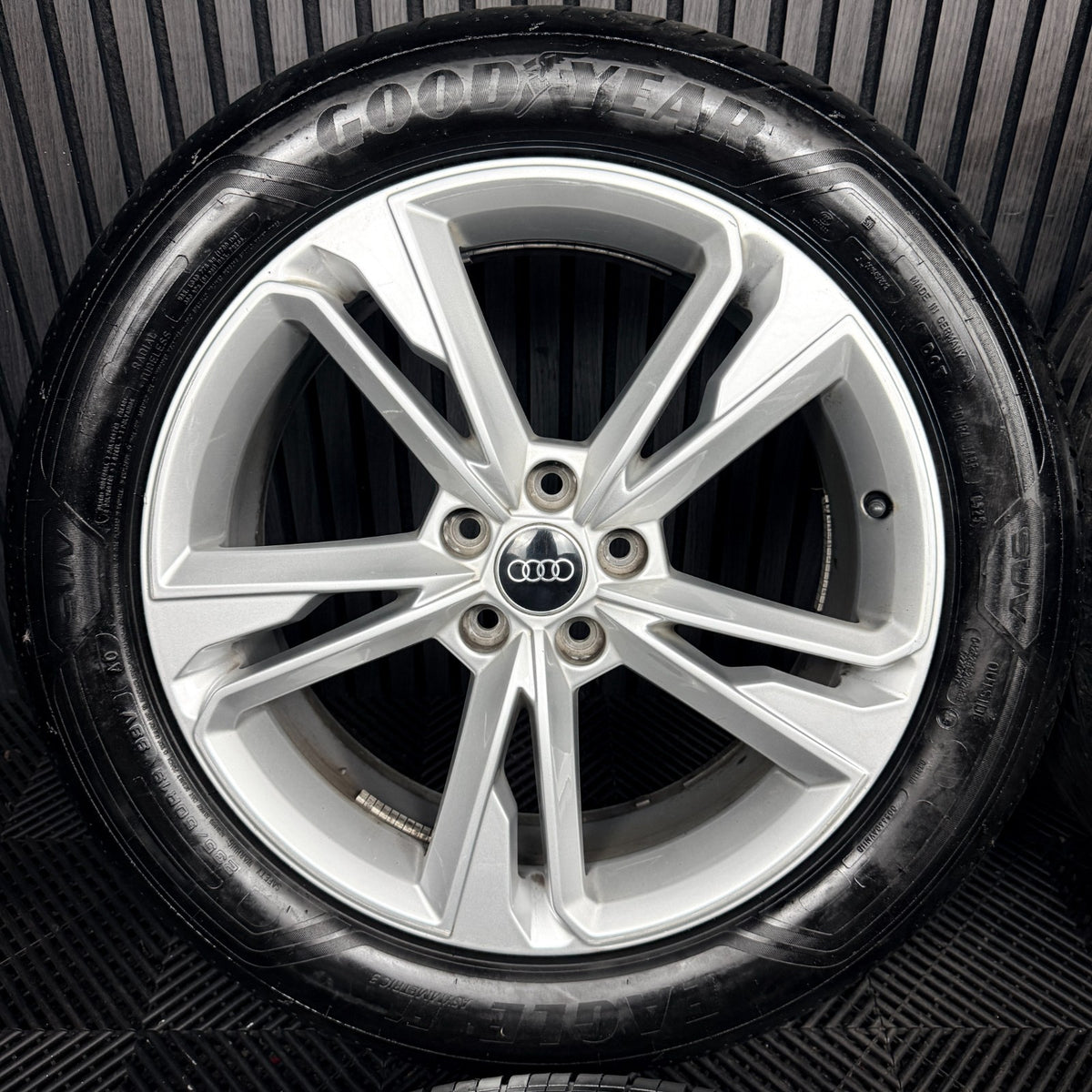 19'' Audi Q3 S Line 5 Double Spoke Alloy Wheels Tyre Alloys 83A601025M Genuine