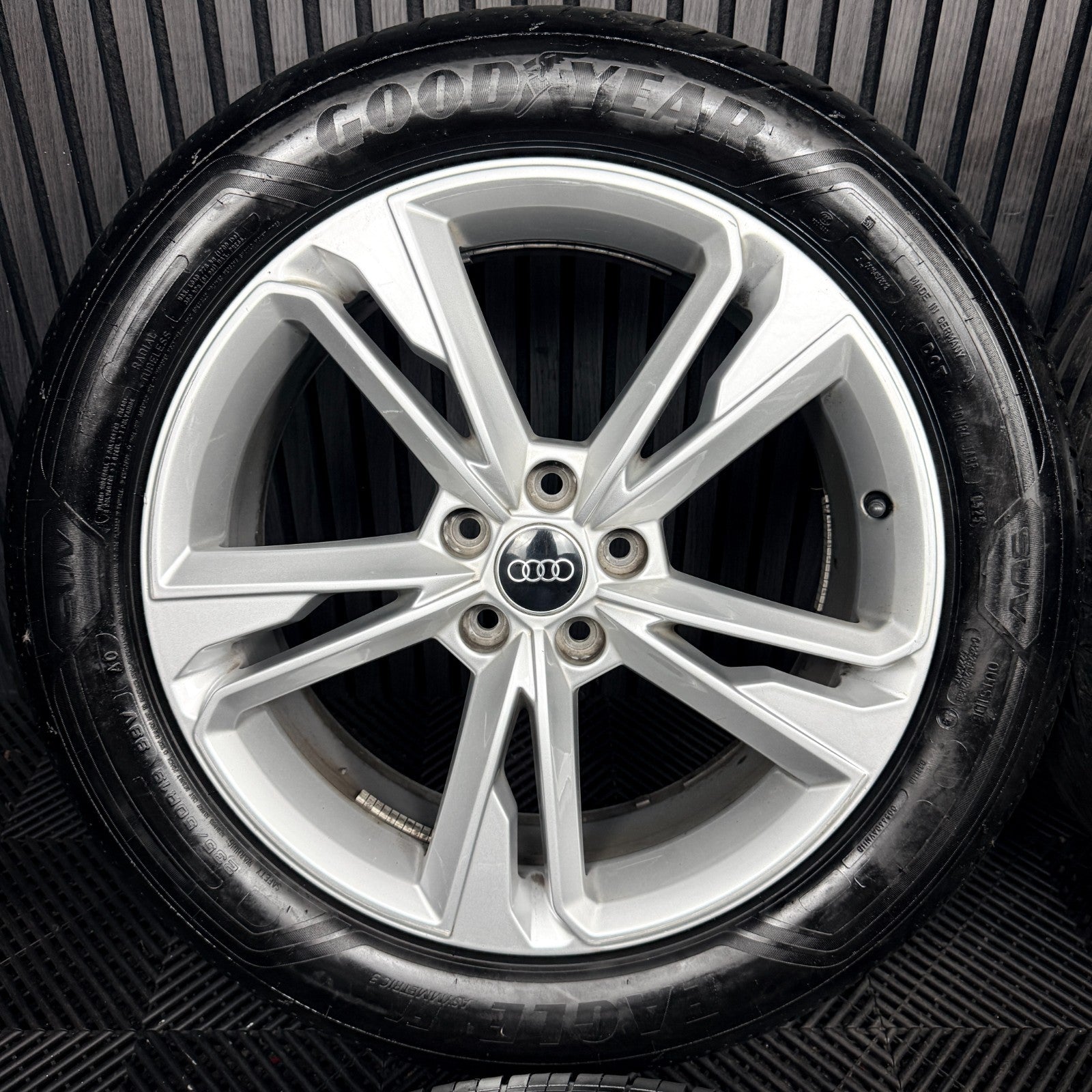 19'' Audi Q3 S Line 5 Double Spoke Alloy Wheels Tyre Alloys 83A601025M Genuine