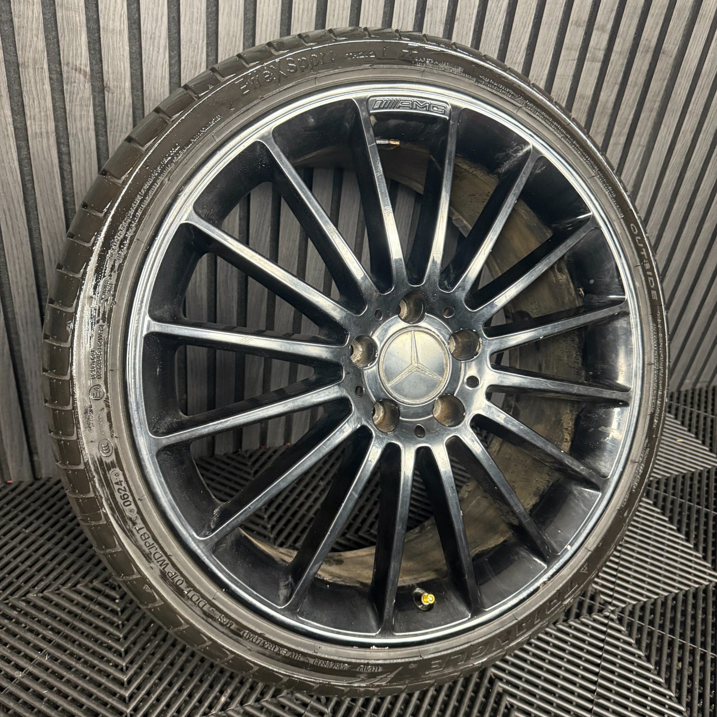 1X 19" GENUINE MERCEDES A CLASS CLA A35 BLACK ALLOY WHEEL TYRE W176 A1764010502