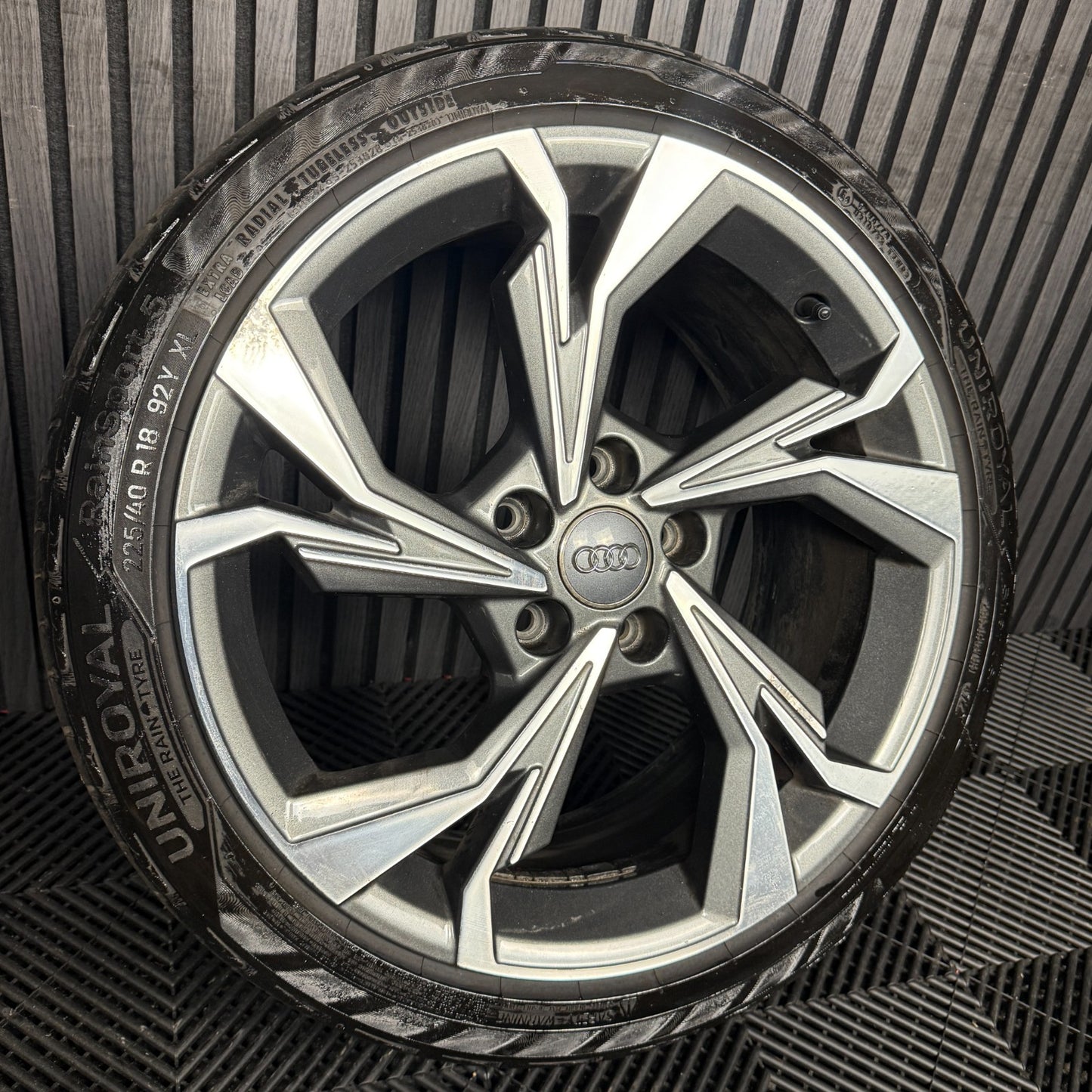 1X 18'' GENUINE AUDI A3 GREY DC ALLOY WHEEL TYRE 8Y0601025H SINGLE SPARE