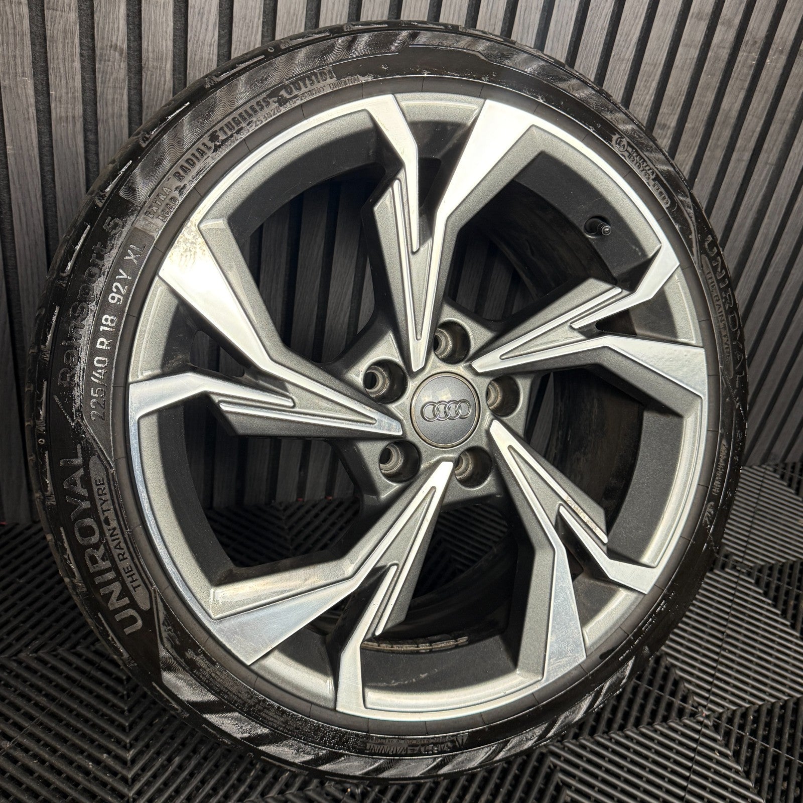 1X 18'' GENUINE AUDI A3 GREY DC ALLOY WHEEL TYRE 8Y0601025H SINGLE SPARE