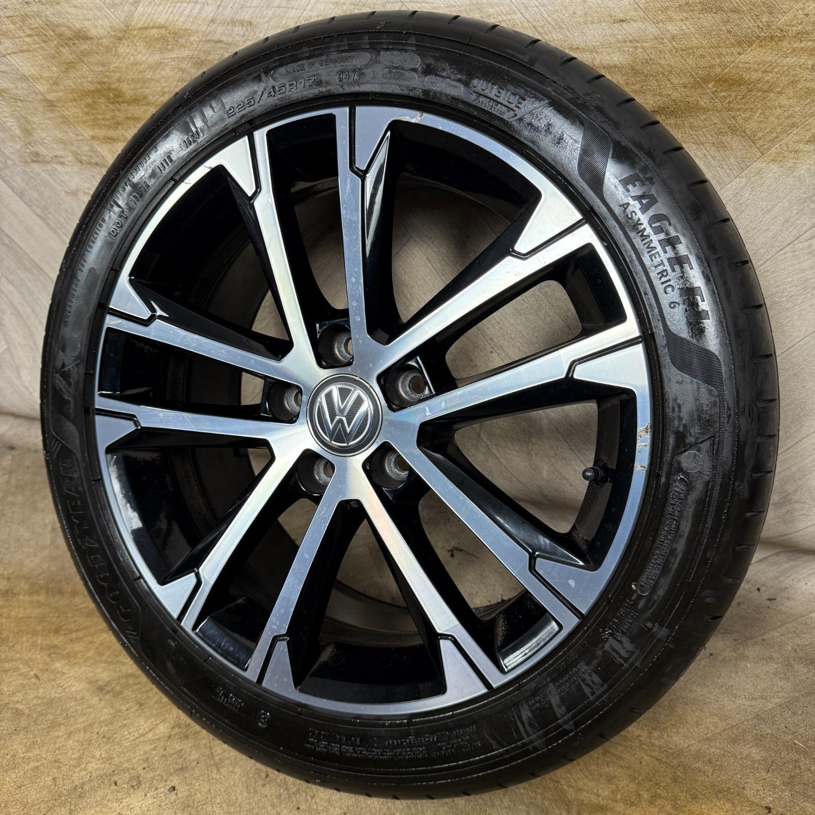 1X 17'' GENUINE VW GOLF GT SINGAPORE GTD GTI MK7 ALLOY WHEEL TYRE 5G0601025AK