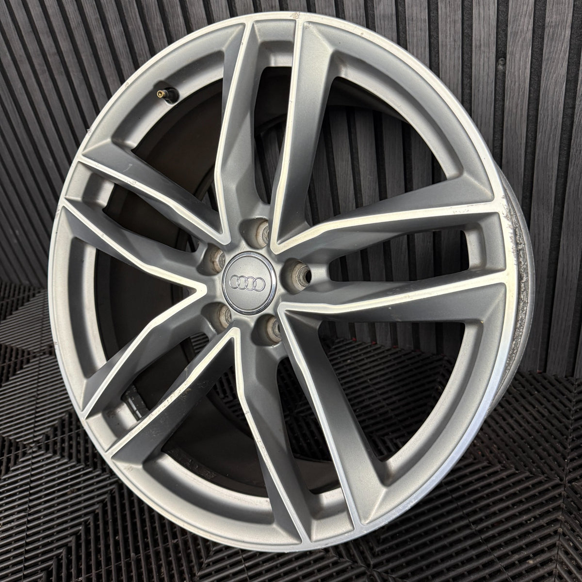 1X 20'' GENUINE AUDI A6 S LINE C7 8.5J ET43 BLACK EDITION WHEEL ALLOY 4G9601025N